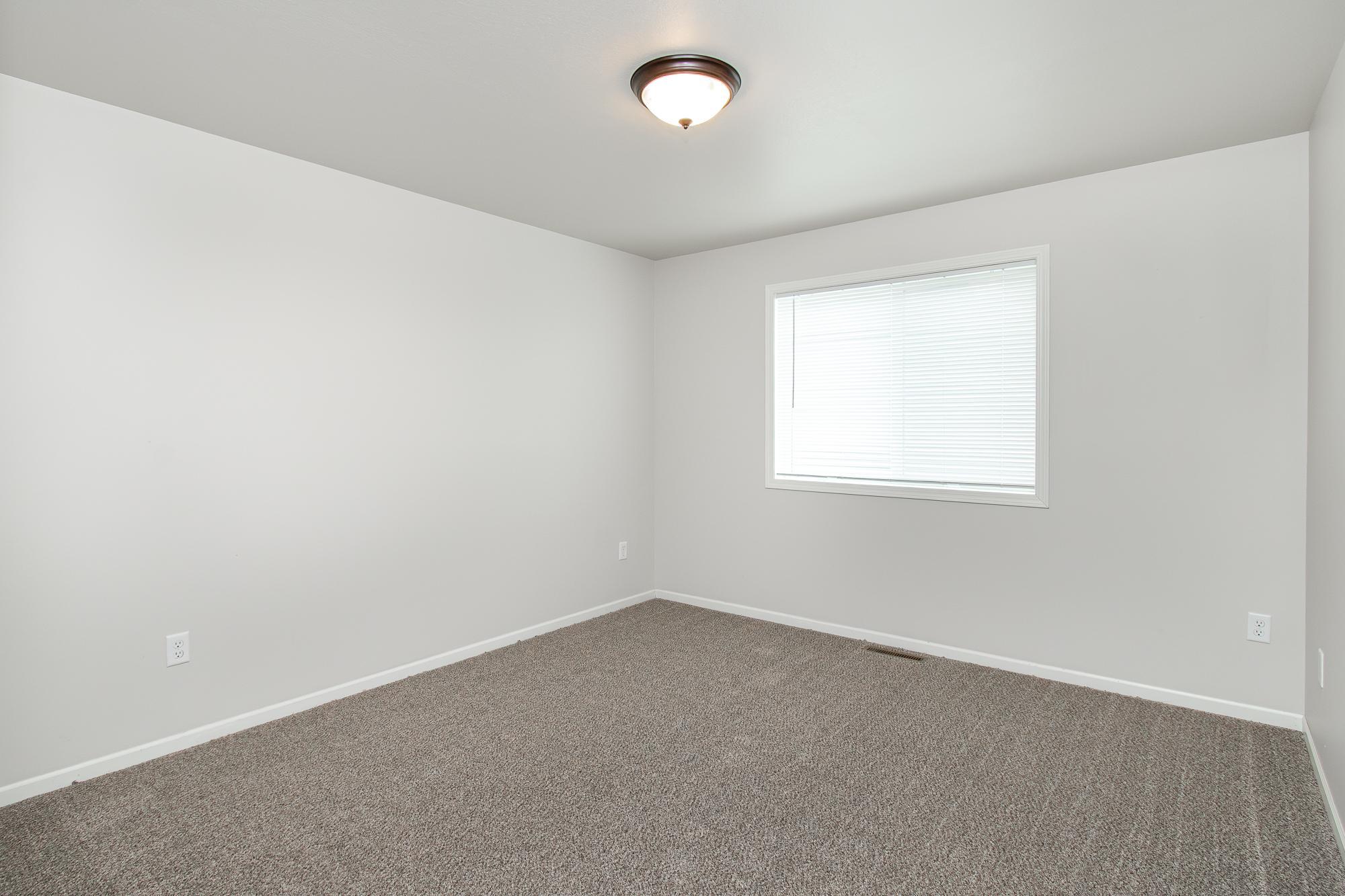 2016 twin home for sale at 5913 58th Avenue S in Fargo, ND — 4 bed, 2 bath (photo 17 of 49)