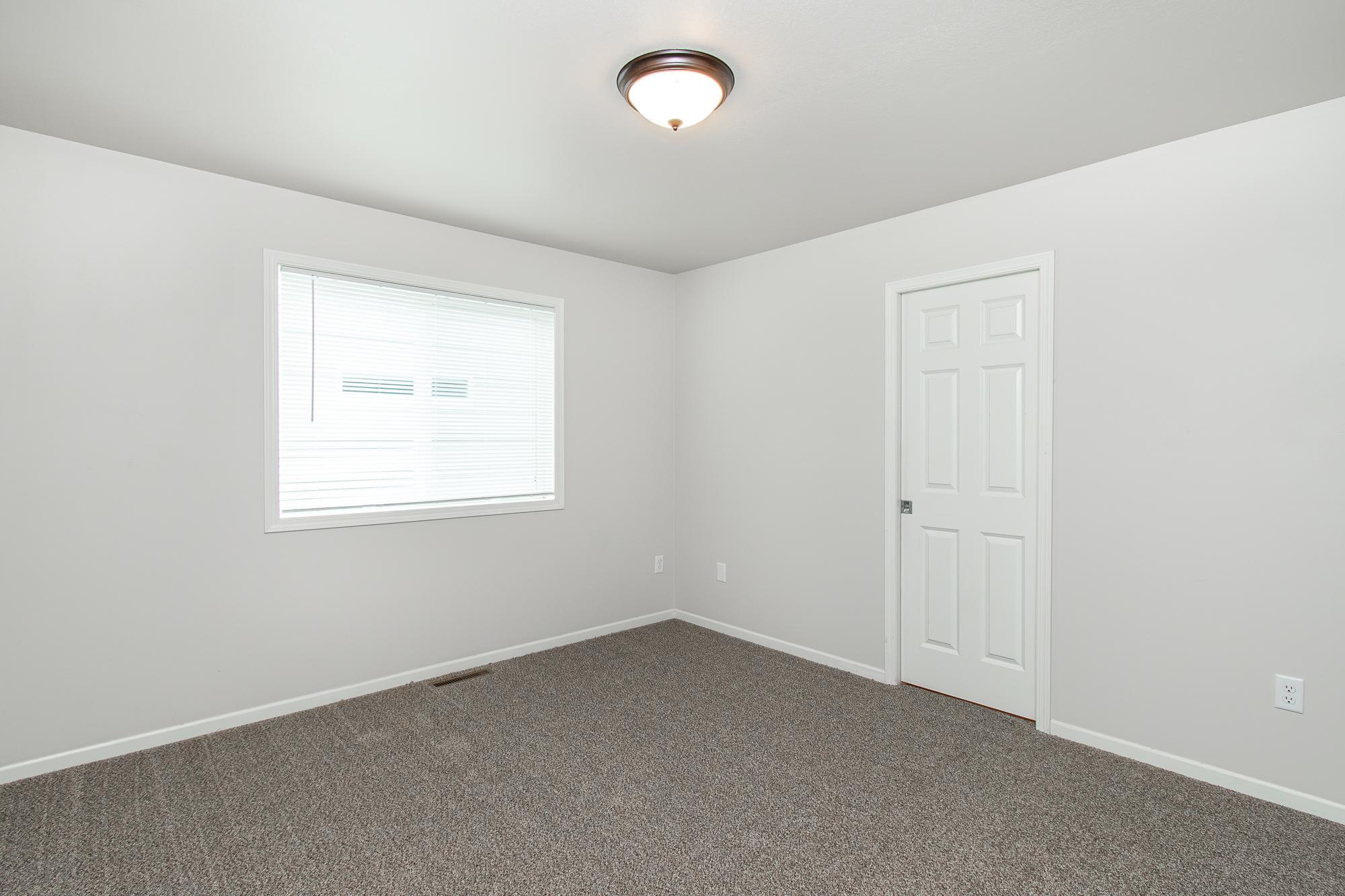 2016 twin home for sale at 5913 58th Avenue S in Fargo, ND — 4 bed, 2 bath (photo 18 of 49)