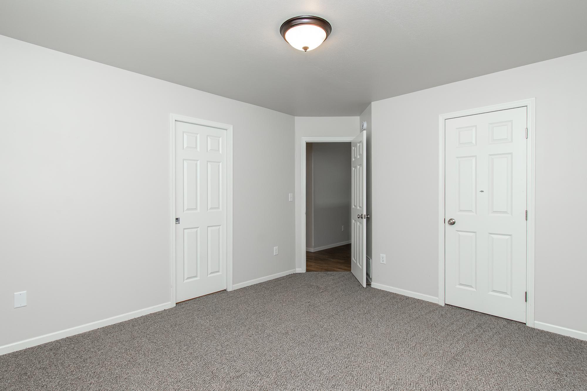 2016 twin home for sale at 5913 58th Avenue S in Fargo, ND — 4 bed, 2 bath (photo 19 of 49)