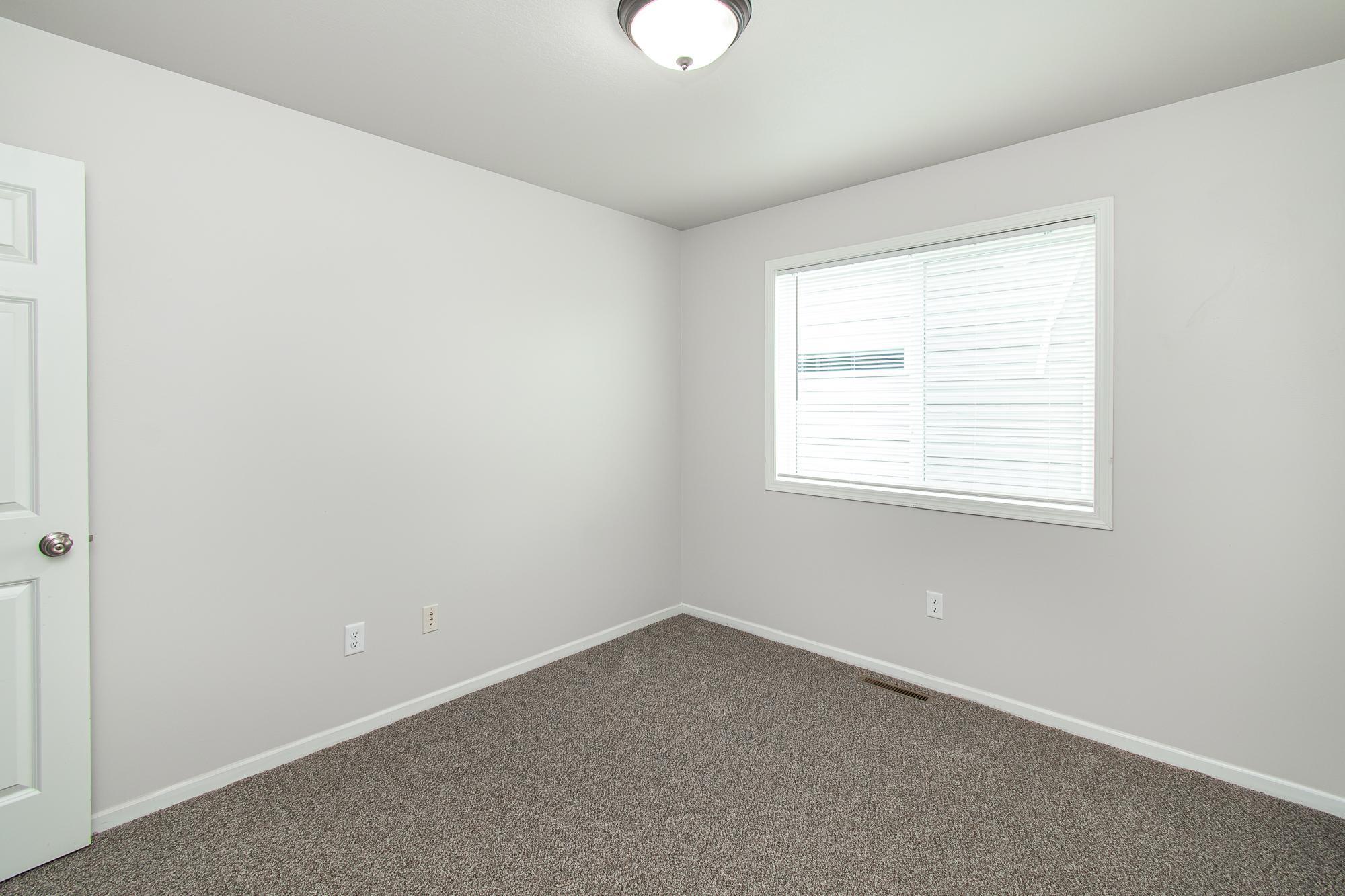 2016 twin home for sale at 5913 58th Avenue S in Fargo, ND — 4 bed, 2 bath (photo 21 of 49)