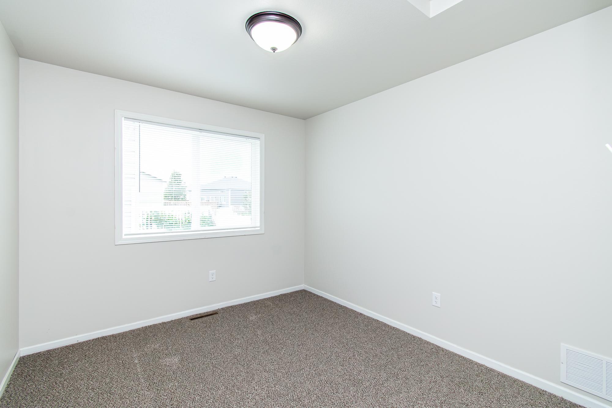 2016 twin home for sale at 5913 58th Avenue S in Fargo, ND — 4 bed, 2 bath (photo 22 of 49)