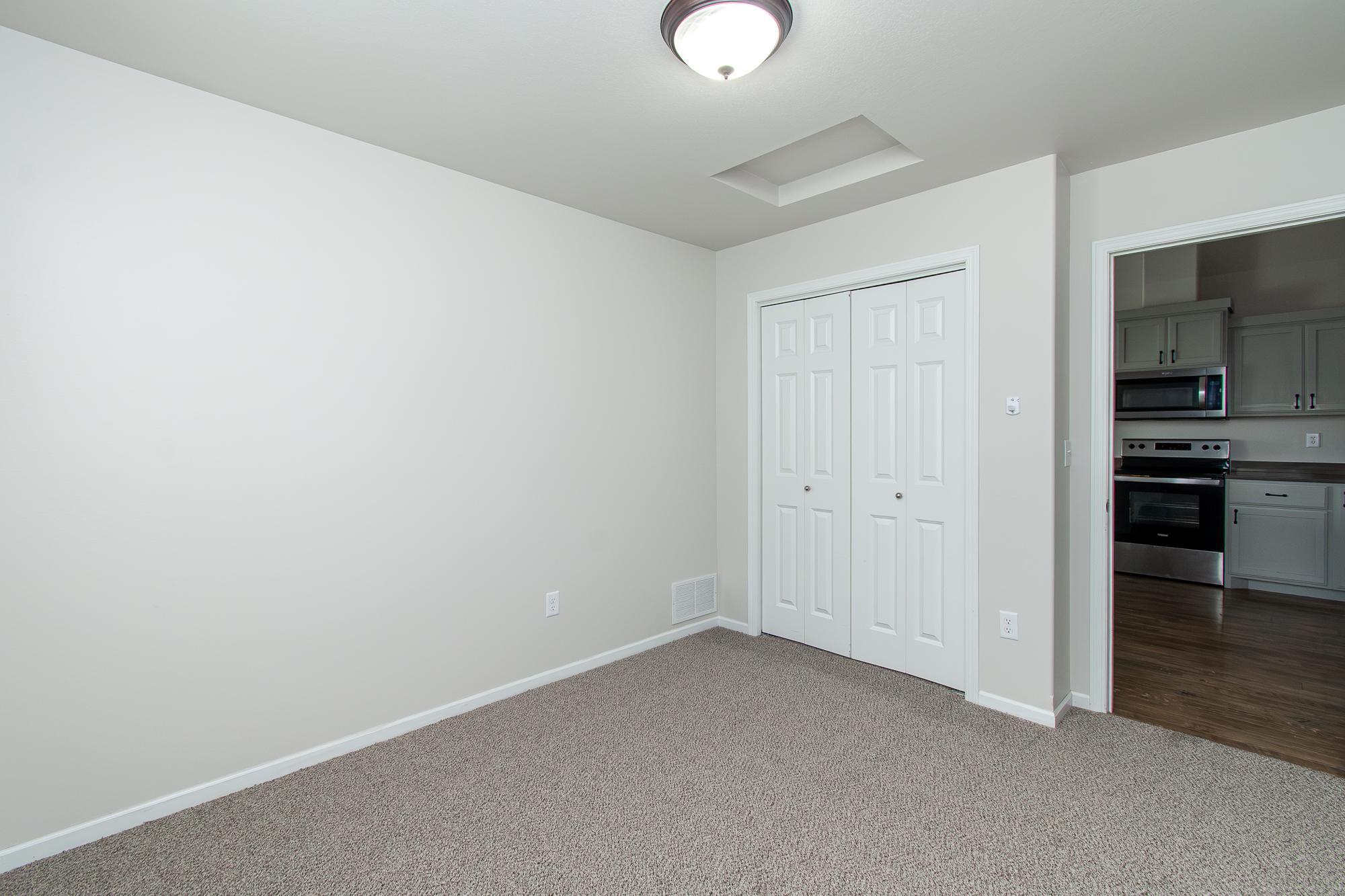 2016 twin home for sale at 5913 58th Avenue S in Fargo, ND — 4 bed, 2 bath (photo 23 of 49)