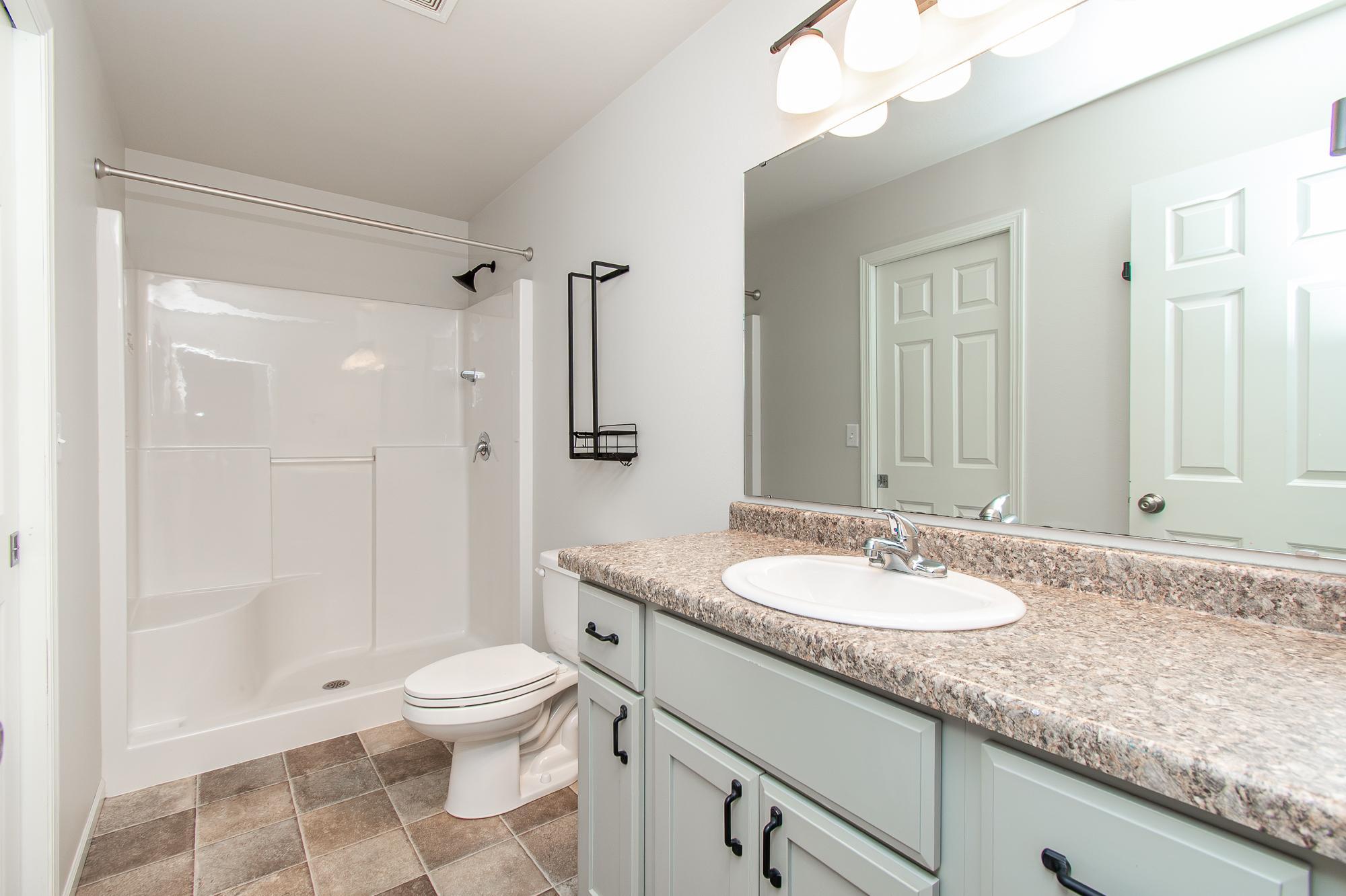 2016 twin home for sale at 5913 58th Avenue S in Fargo, ND — 4 bed, 2 bath (photo 24 of 49)