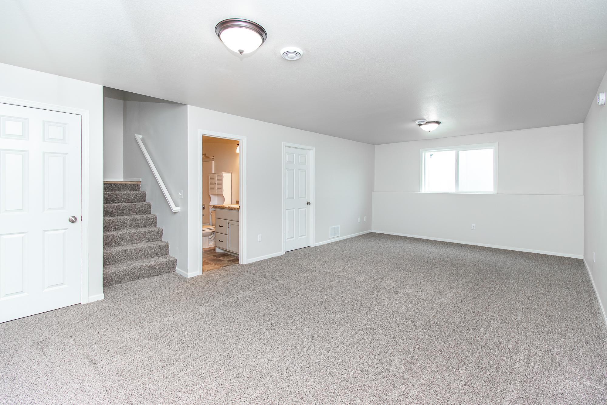 2016 twin home for sale at 5913 58th Avenue S in Fargo, ND — 4 bed, 2 bath (photo 27 of 49)