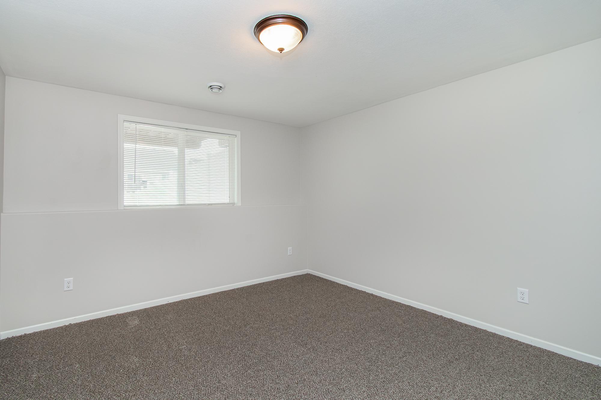 2016 twin home for sale at 5913 58th Avenue S in Fargo, ND — 4 bed, 2 bath (photo 31 of 49)