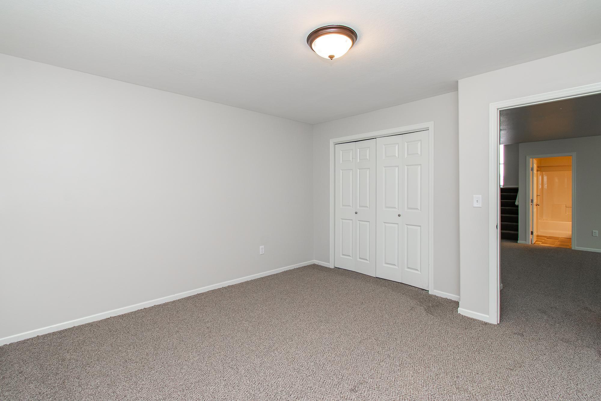 2016 twin home for sale at 5913 58th Avenue S in Fargo, ND — 4 bed, 2 bath (photo 33 of 49)