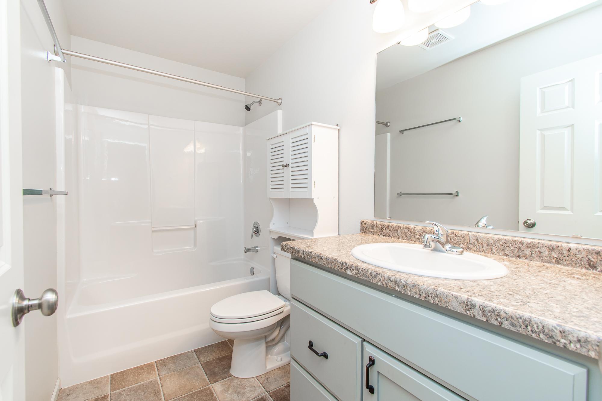 2016 twin home for sale at 5913 58th Avenue S in Fargo, ND — 4 bed, 2 bath (photo 37 of 49)