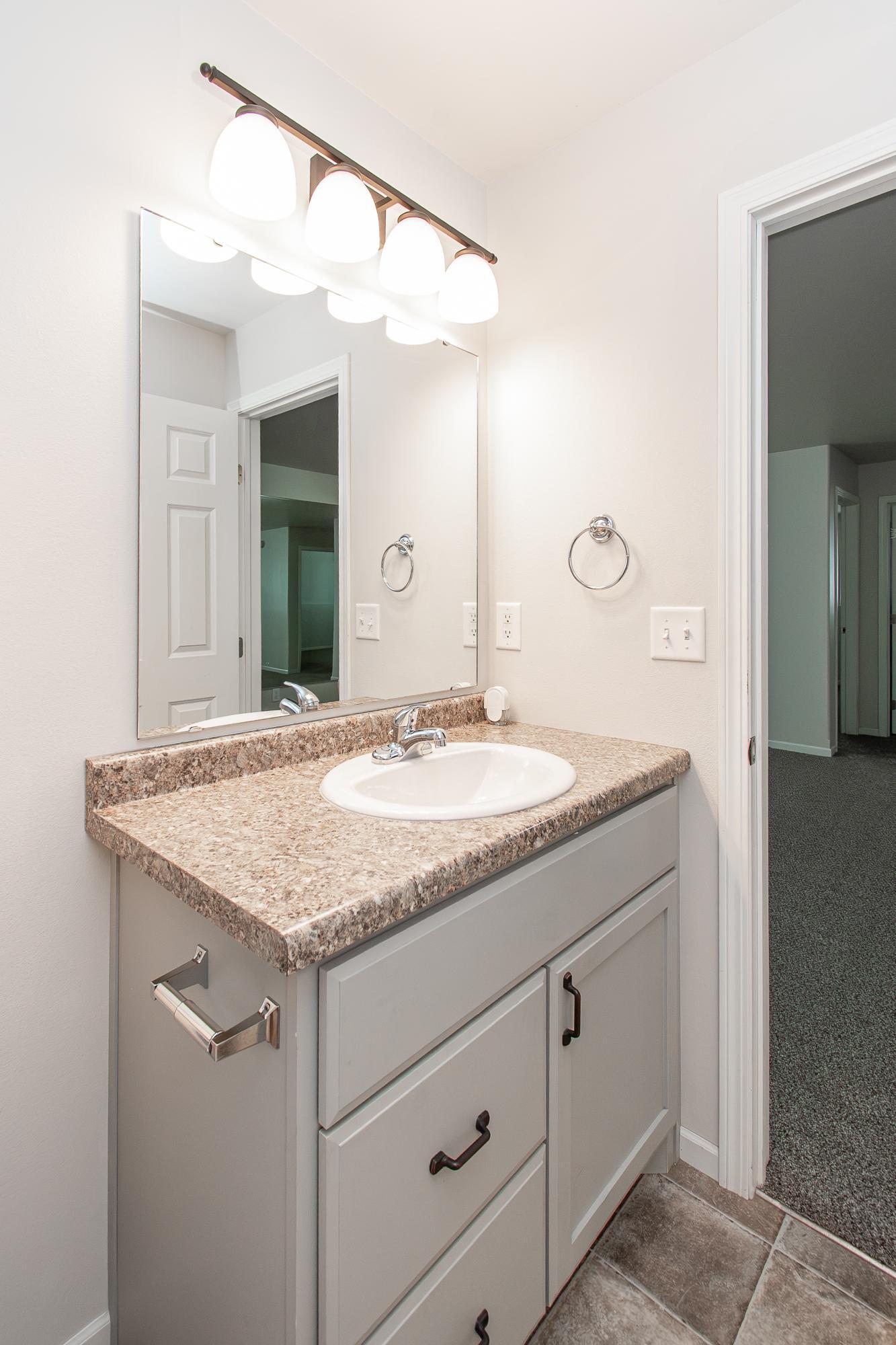 2016 twin home for sale at 5913 58th Avenue S in Fargo, ND — 4 bed, 2 bath (photo 38 of 49)