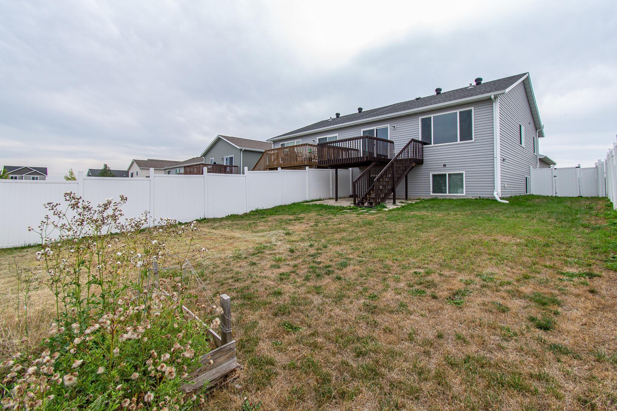 2016 twin home for sale at 5913 58th Avenue S in Fargo, ND — 4 bed, 2 bath (photo 45 of 49)