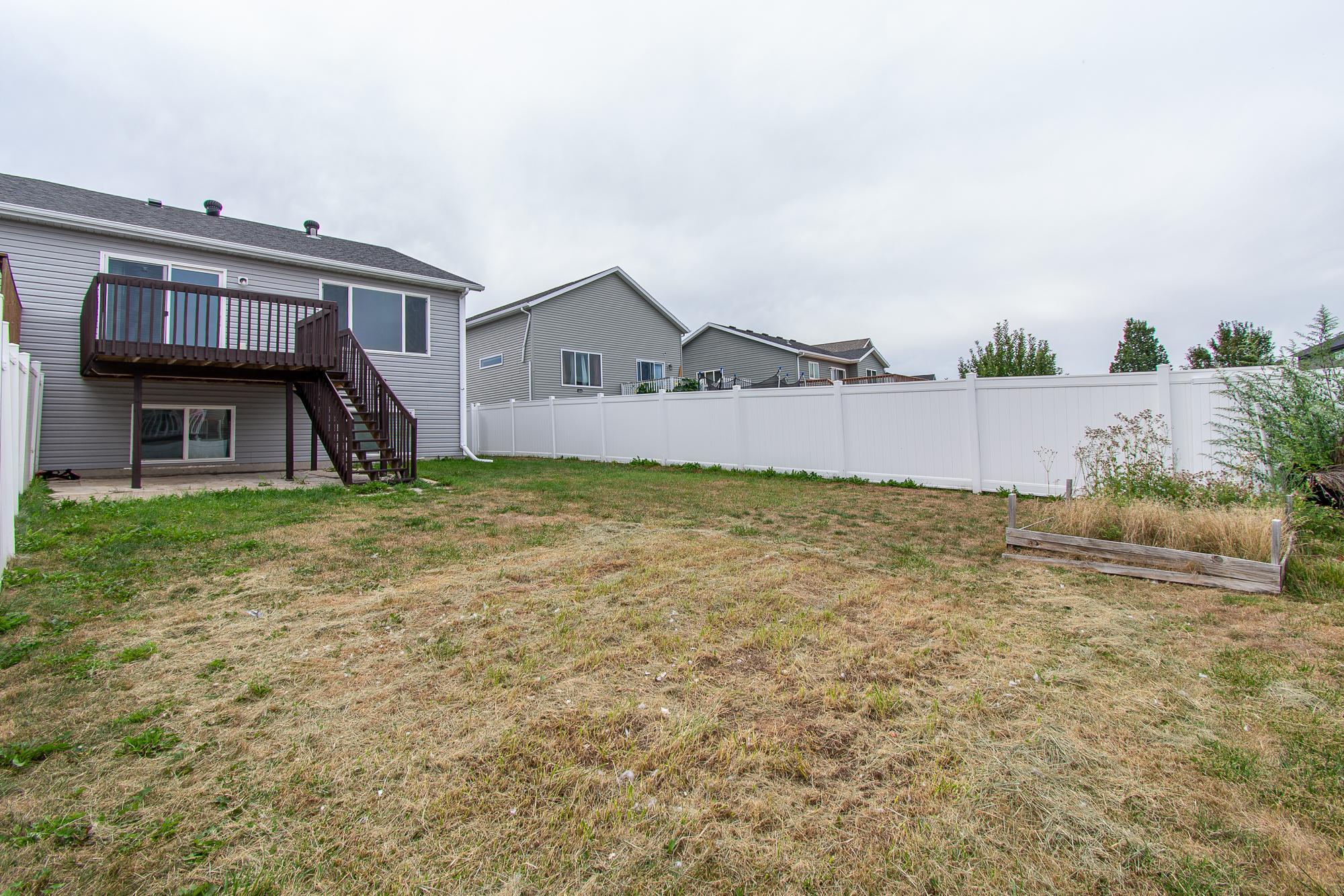 2016 twin home for sale at 5913 58th Avenue S in Fargo, ND — 4 bed, 2 bath (photo 46 of 49)