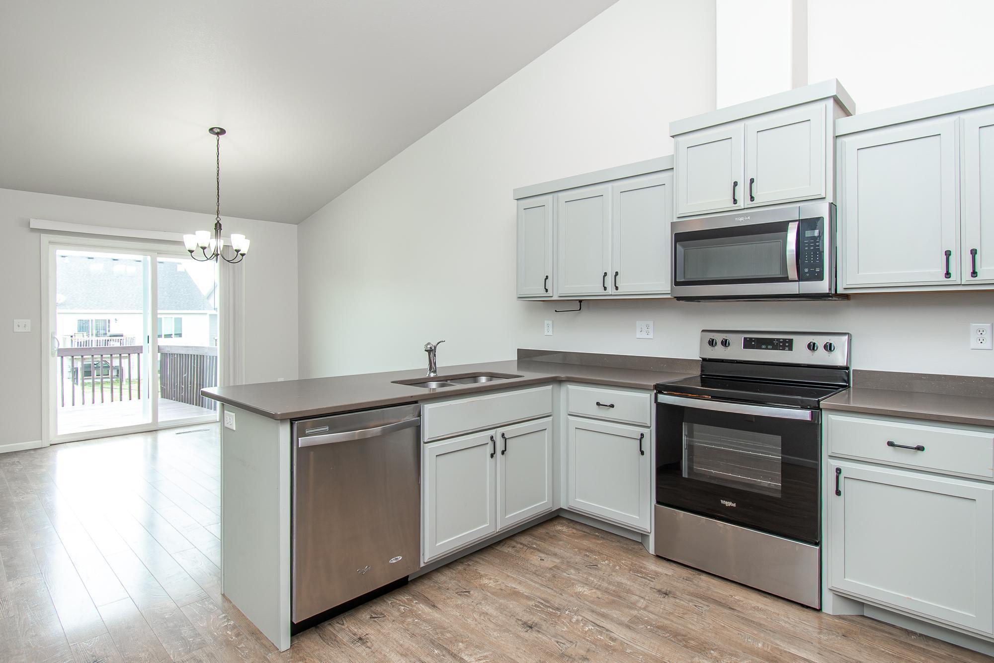 2016 twin home for sale at 5913 58th Avenue S in Fargo, ND — 4 bed, 2 bath (photo 6 of 49)