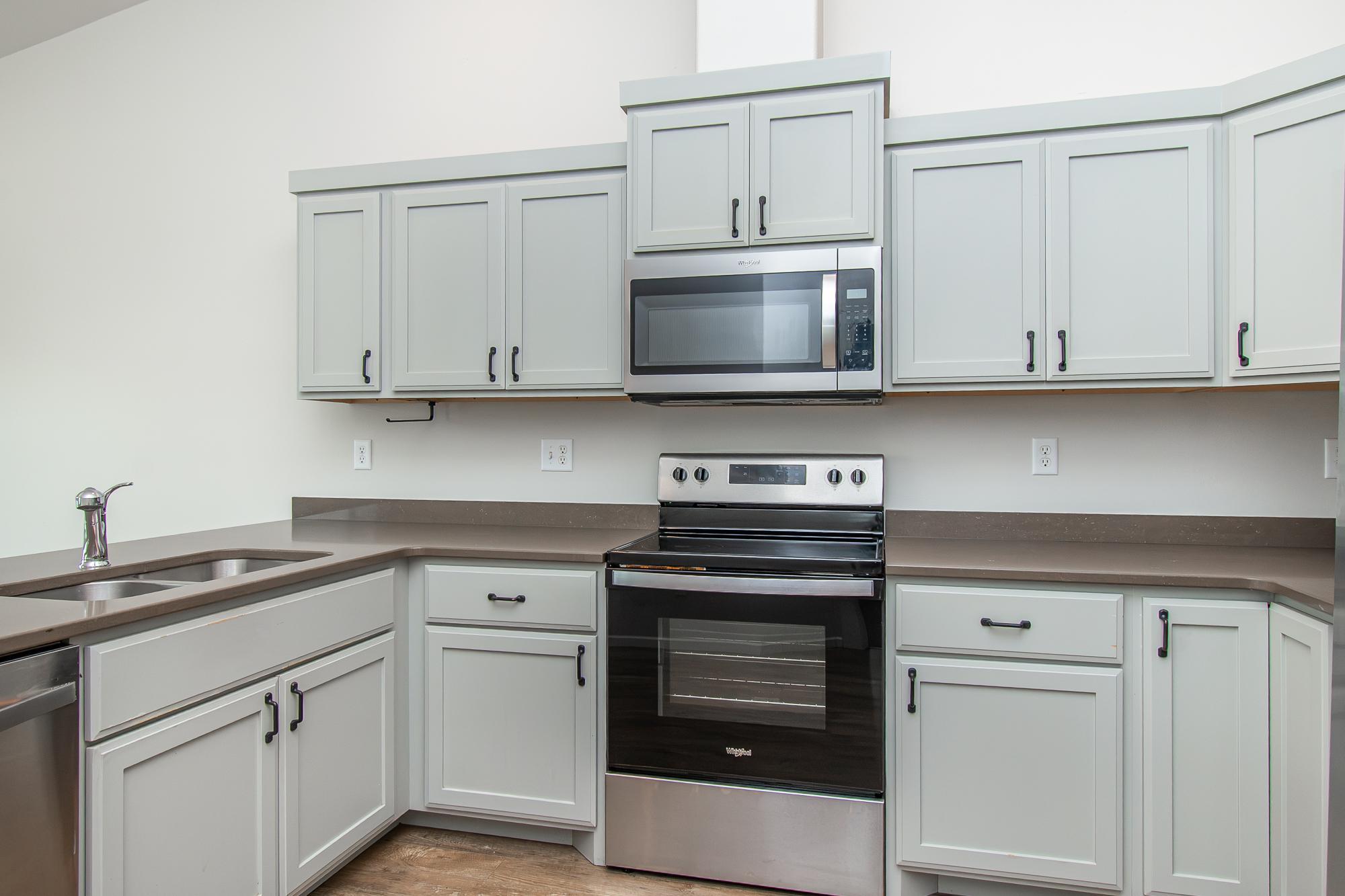 2016 twin home for sale at 5913 58th Avenue S in Fargo, ND — 4 bed, 2 bath (photo 7 of 49)