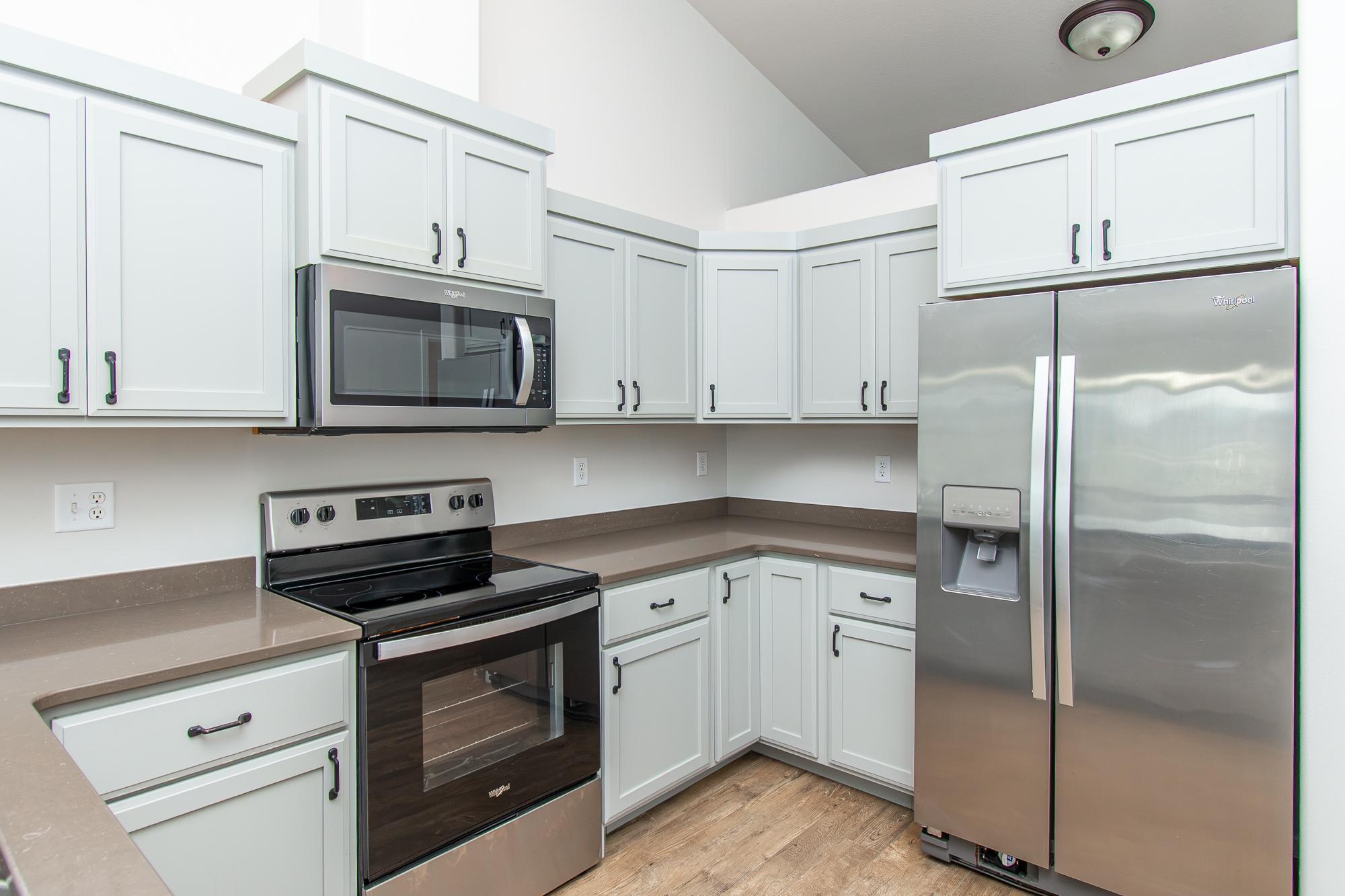 2016 twin home for sale at 5913 58th Avenue S in Fargo, ND — 4 bed, 2 bath (photo 8 of 49)