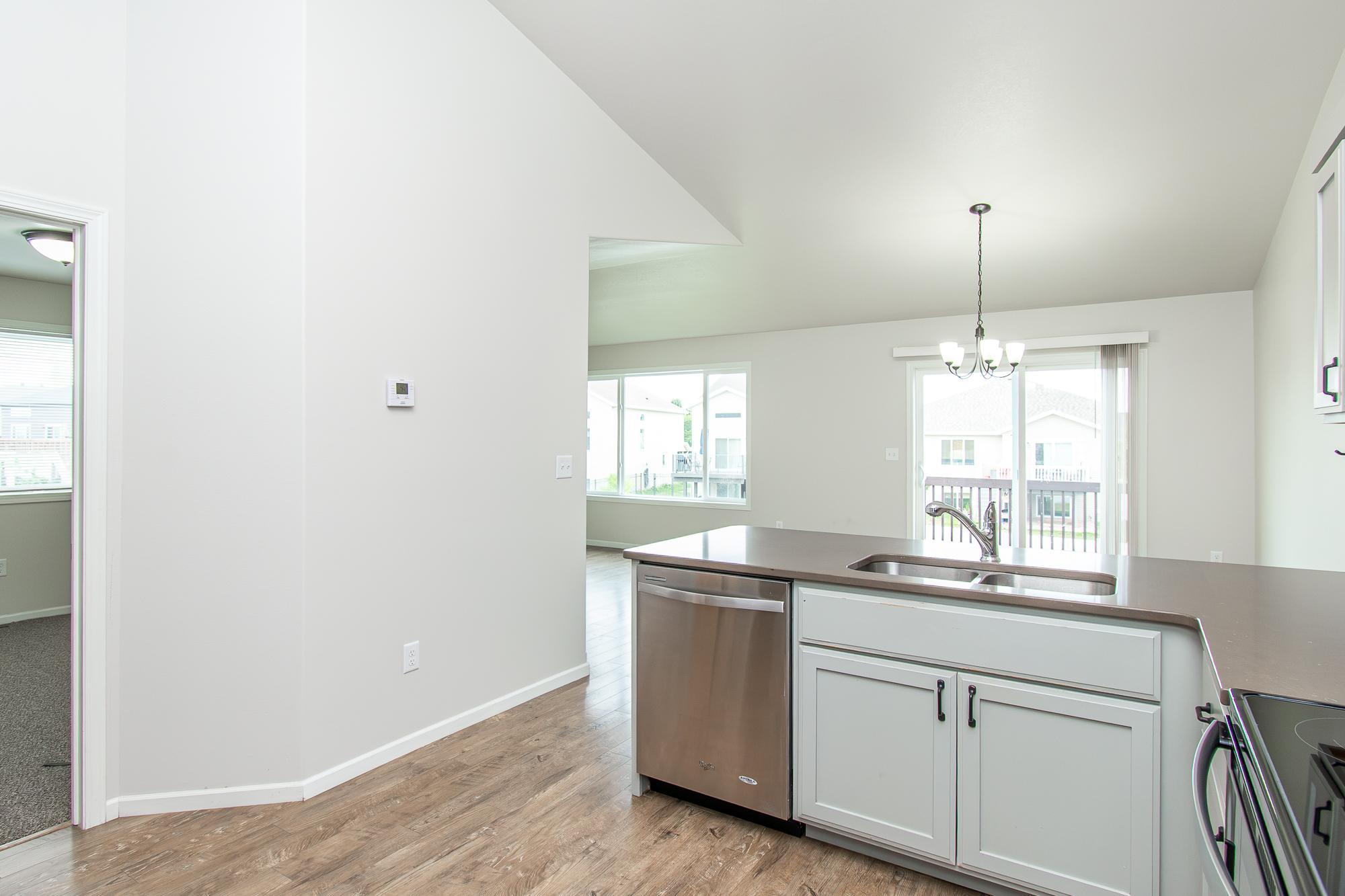 2016 twin home for sale at 5913 58th Avenue S in Fargo, ND — 4 bed, 2 bath (photo 9 of 49)