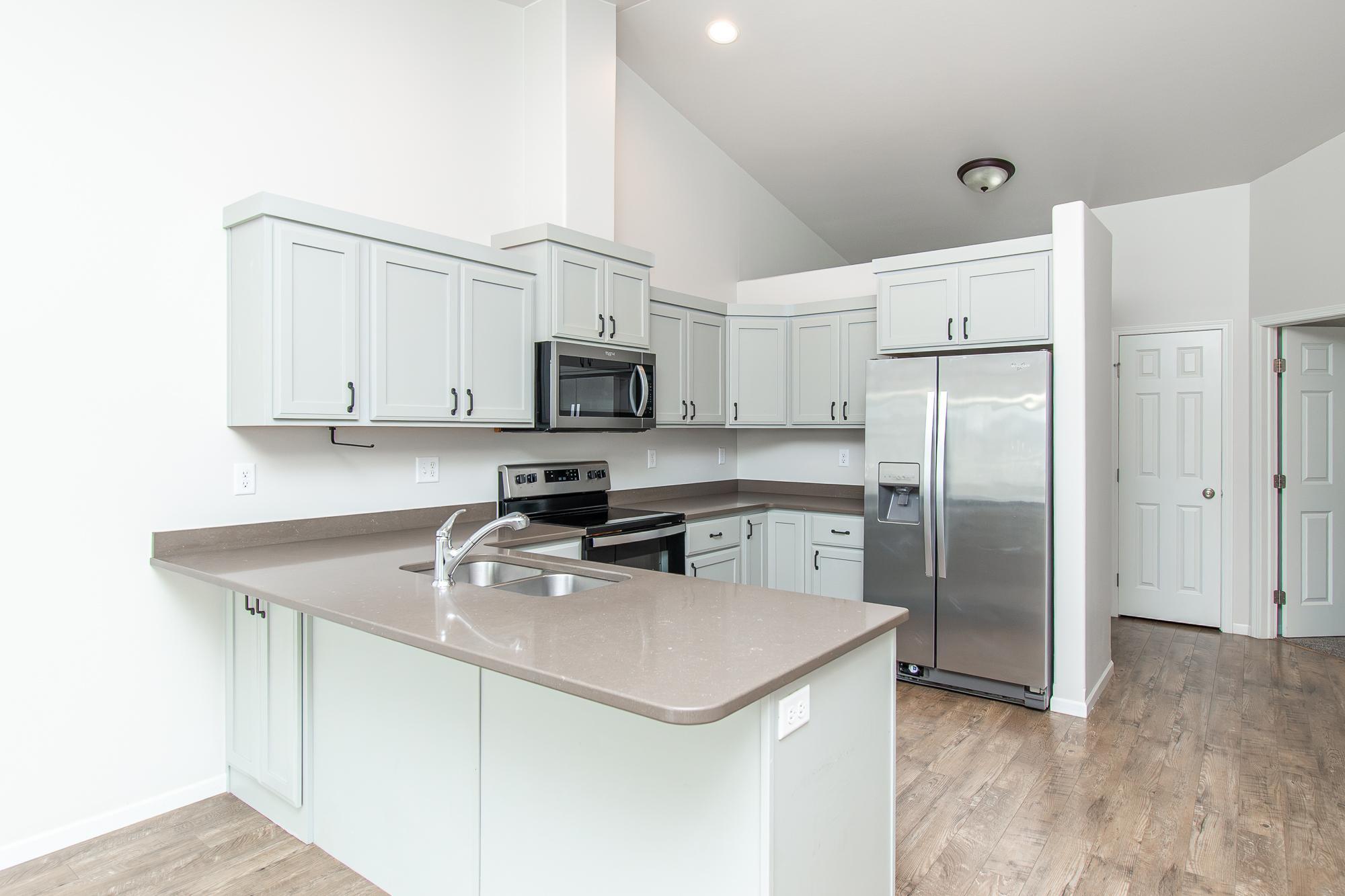 2016 twin home for sale at 5913 58th Avenue S in Fargo, ND — 4 bed, 2 bath (photo 10 of 49)
