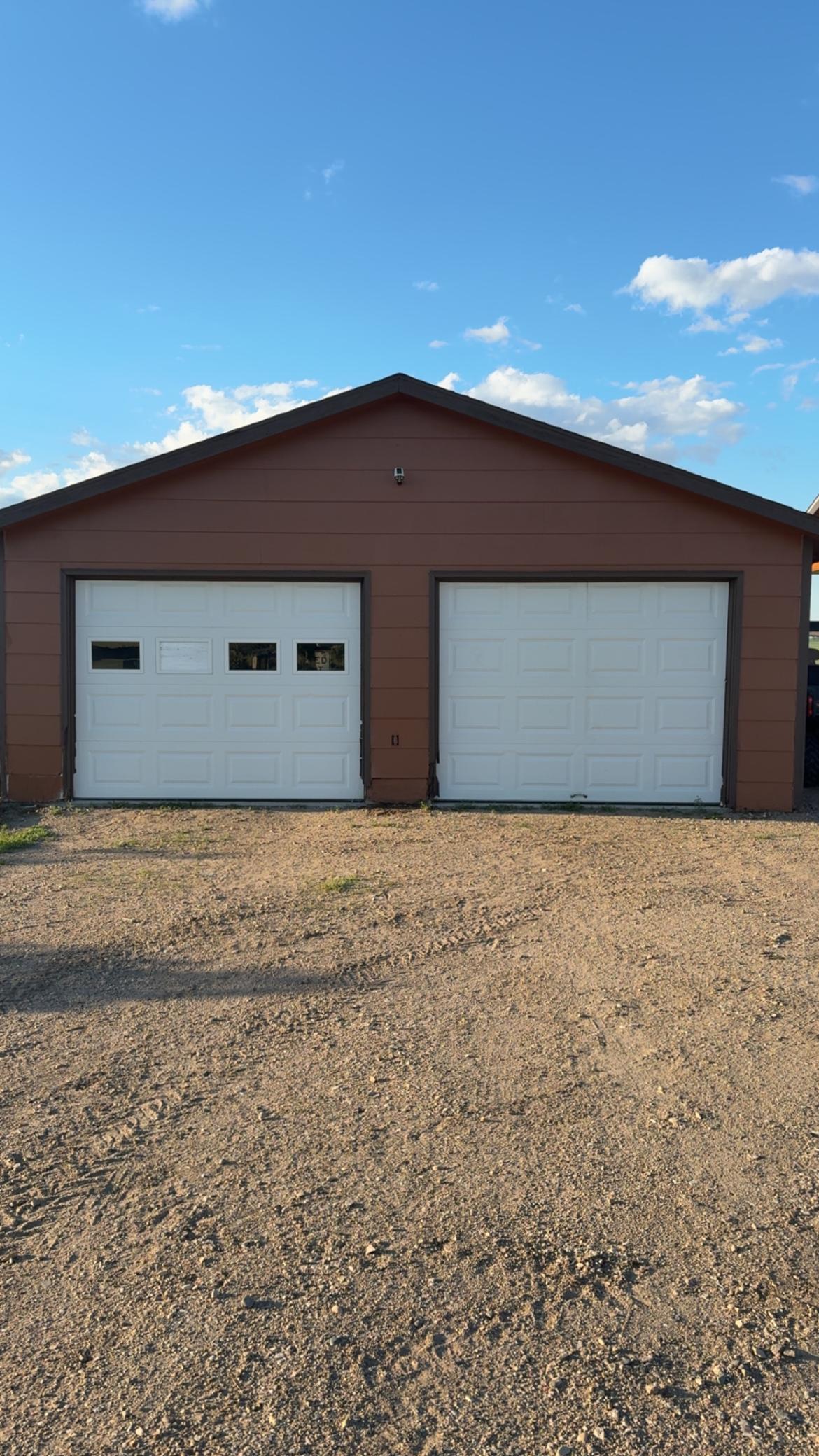 1998 single family home for sale at 405 Harvest Ave in Devils Lake, ND — 3 bed, 2 bath (photo 2 of 21)
