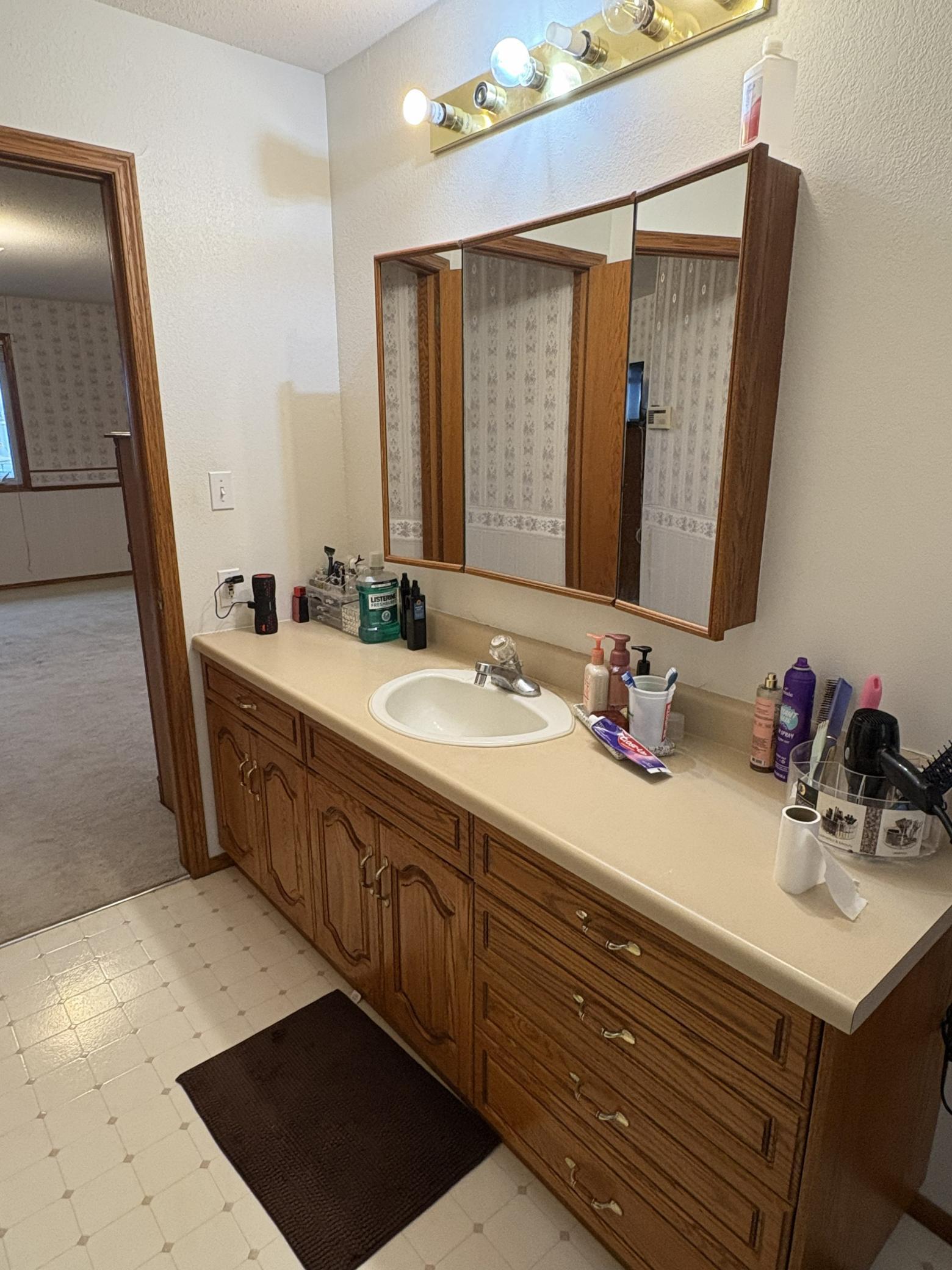 1998 single family home for sale at 405 Harvest Ave in Devils Lake, ND — 3 bed, 2 bath (photo 11 of 21)