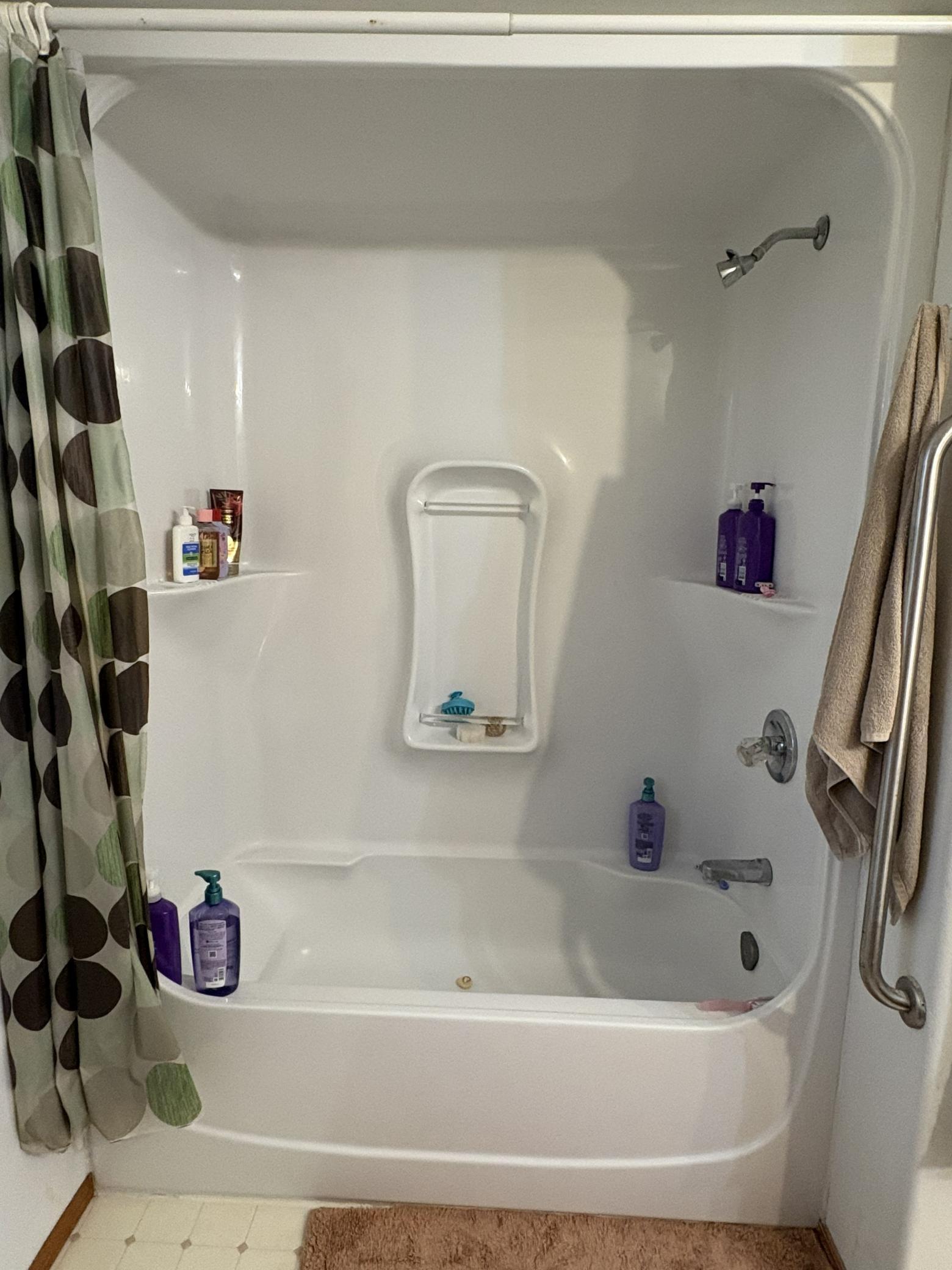 1998 single family home for sale at 405 Harvest Ave in Devils Lake, ND — 3 bed, 2 bath (photo 13 of 21)