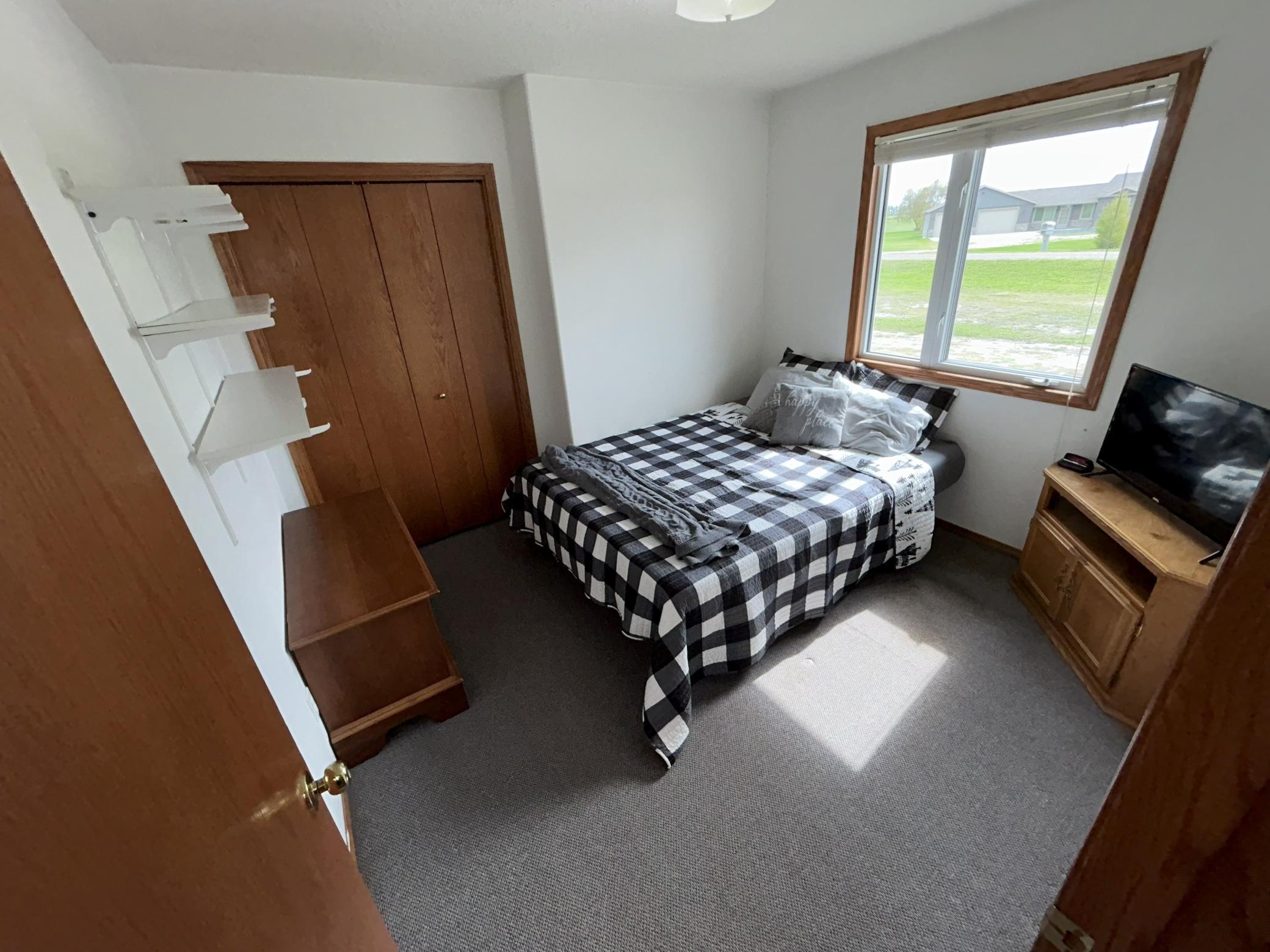 1998 single family home for sale at 405 Harvest Ave in Devils Lake, ND — 3 bed, 2 bath (photo 16 of 21)