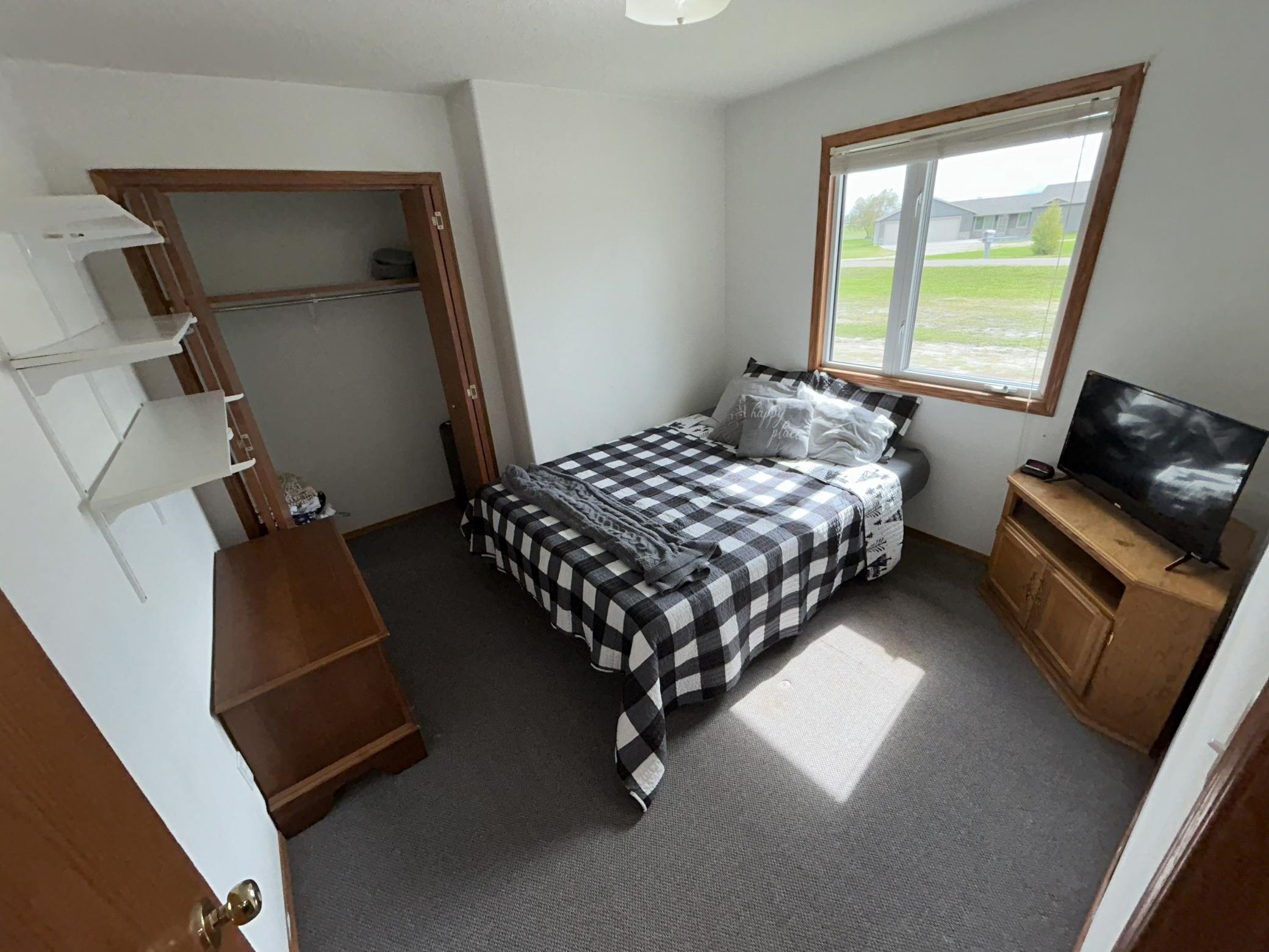 1998 single family home for sale at 405 Harvest Ave in Devils Lake, ND — 3 bed, 2 bath (photo 17 of 21)