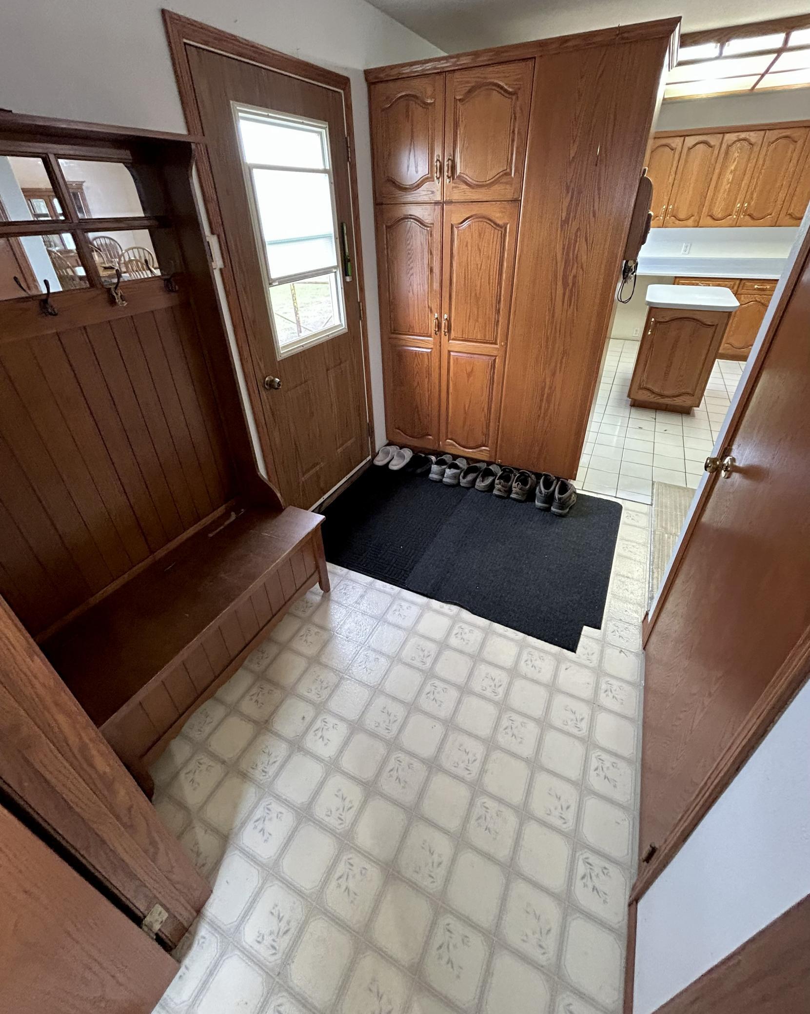 1998 single family home for sale at 405 Harvest Ave in Devils Lake, ND — 3 bed, 2 bath (photo 3 of 21)