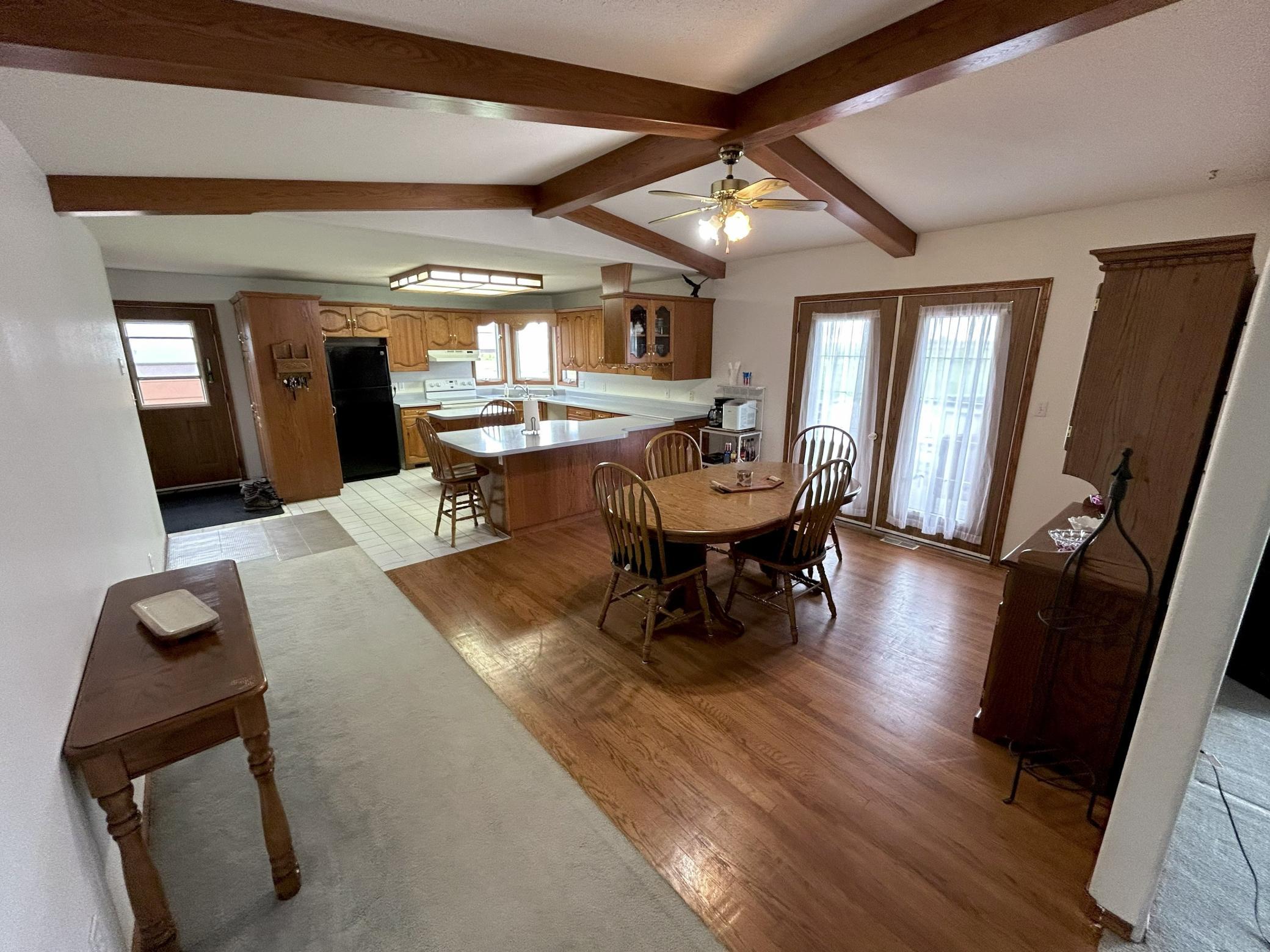 1998 single family home for sale at 405 Harvest Ave in Devils Lake, ND — 3 bed, 2 bath (photo 4 of 21)
