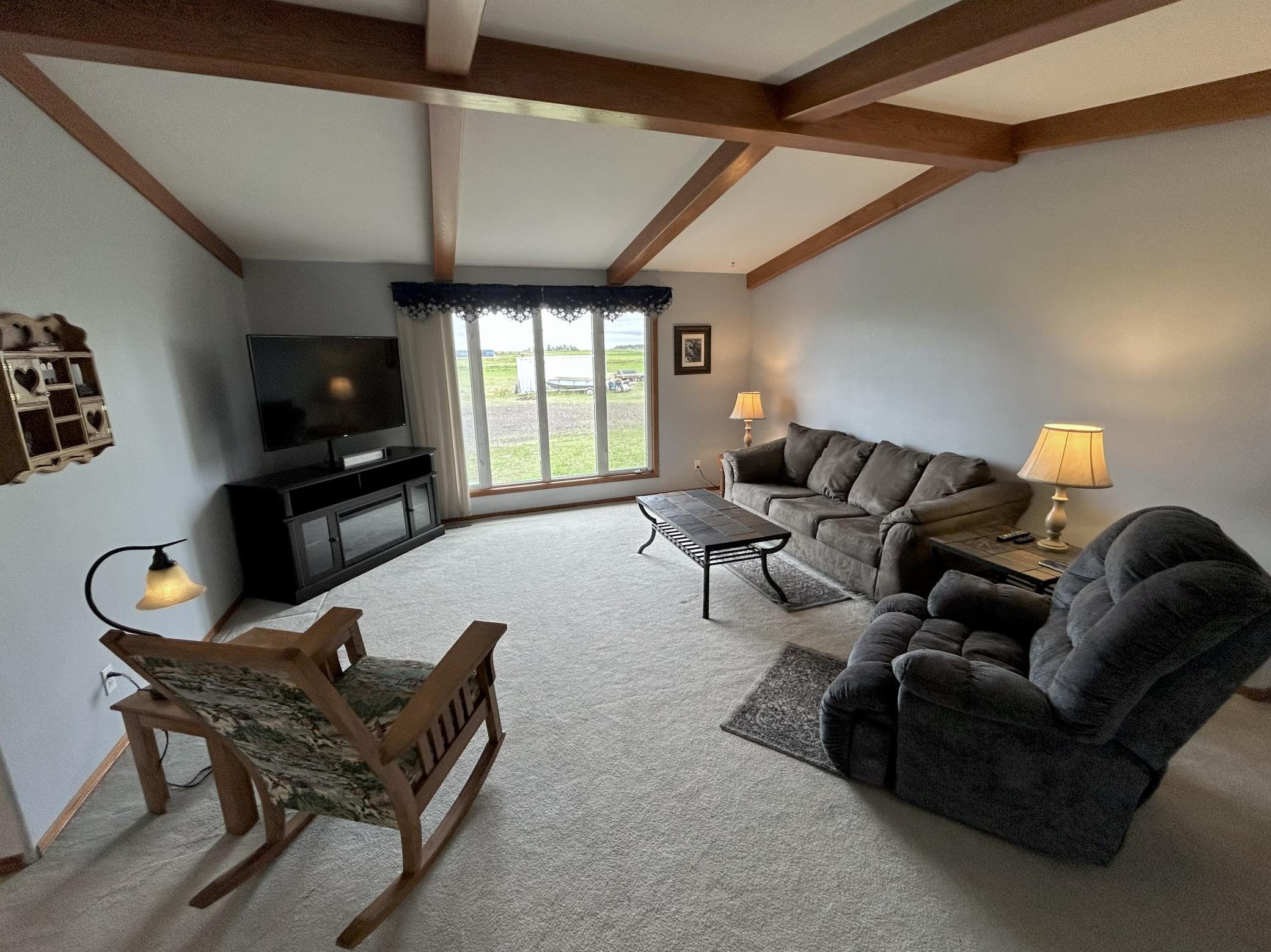1998 single family home for sale at 405 Harvest Ave in Devils Lake, ND — 3 bed, 2 bath (photo 6 of 21)