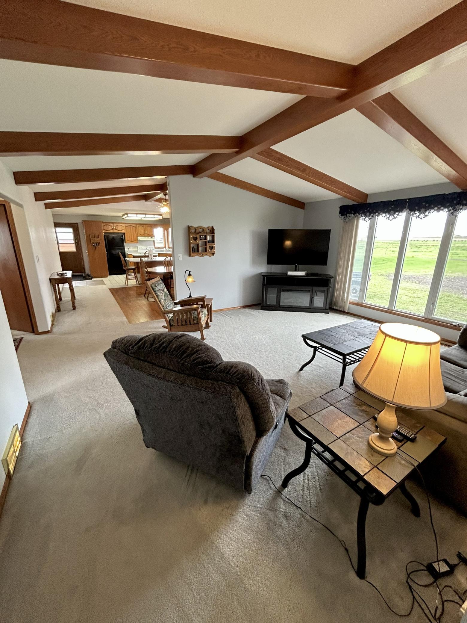 1998 single family home for sale at 405 Harvest Ave in Devils Lake, ND — 3 bed, 2 bath (photo 7 of 21)