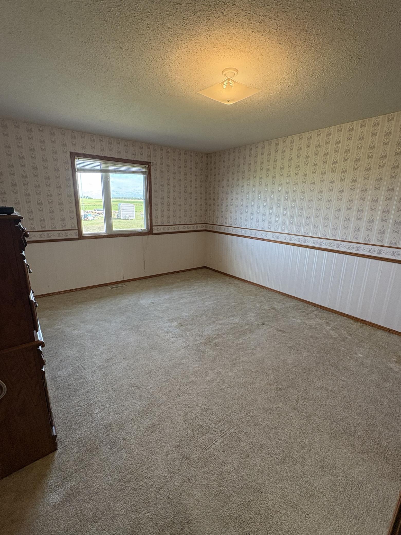 1998 single family home for sale at 405 Harvest Ave in Devils Lake, ND — 3 bed, 2 bath (photo 8 of 21)