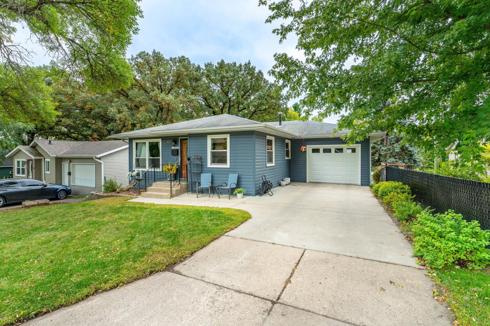 1970 single family home for sale at 717 W Beech Avenue in Fergus Falls, MN — 4 bed, 2 bath (photo 2 of 63)