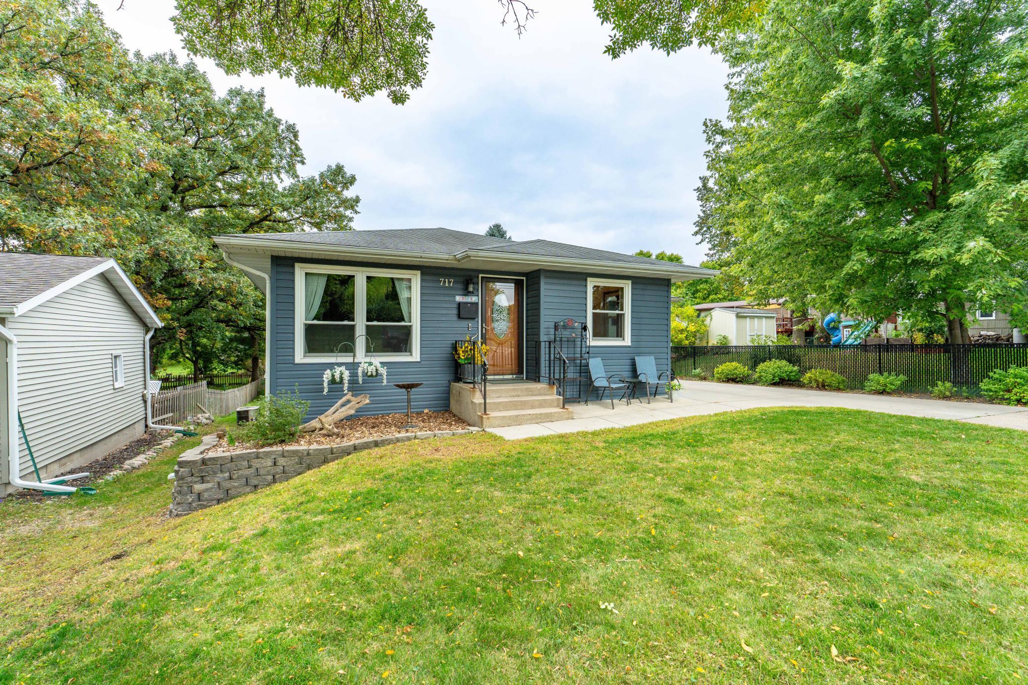 1970 single family home for sale at 717 W Beech Avenue in Fergus Falls, MN — 4 bed, 2 bath (photo 3 of 63)