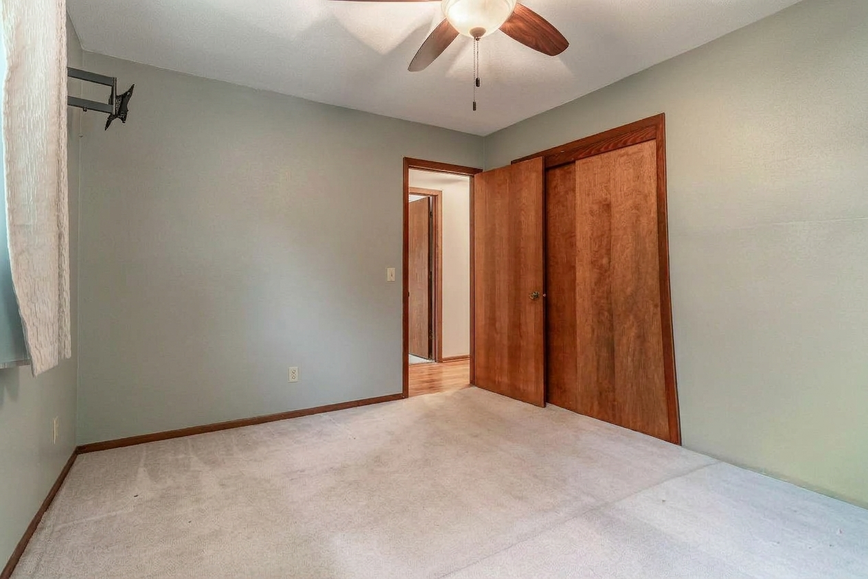 1970 single family home for sale at 717 W Beech Avenue in Fergus Falls, MN — 4 bed, 2 bath (photo 39 of 63)