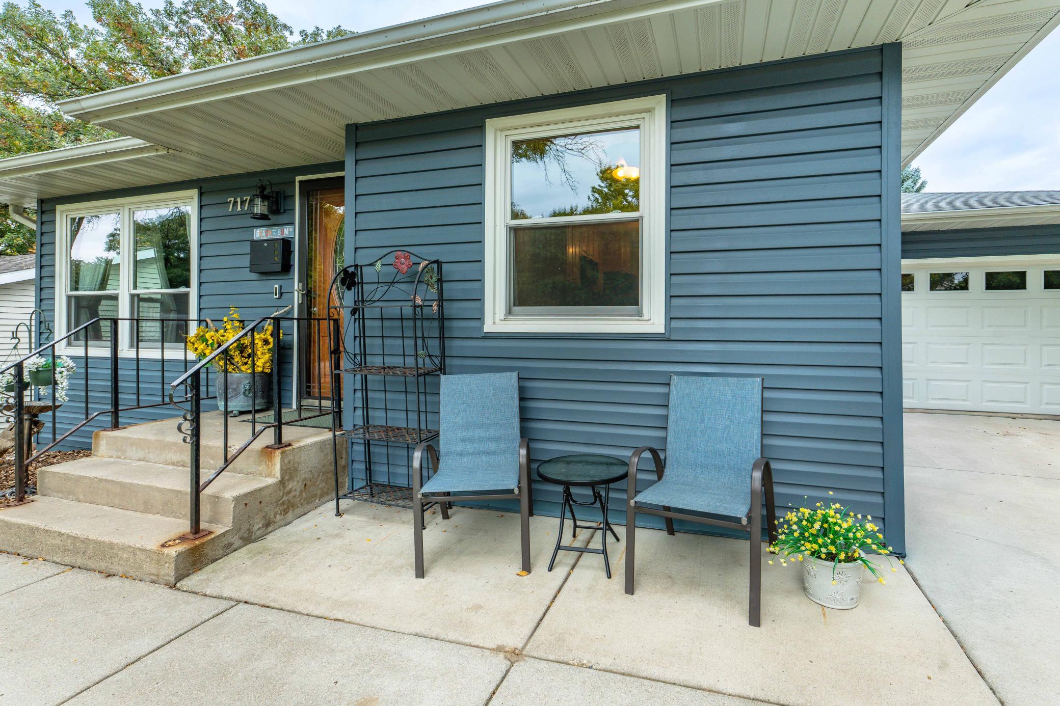 1970 single family home for sale at 717 W Beech Avenue in Fergus Falls, MN — 4 bed, 2 bath (photo 5 of 63)