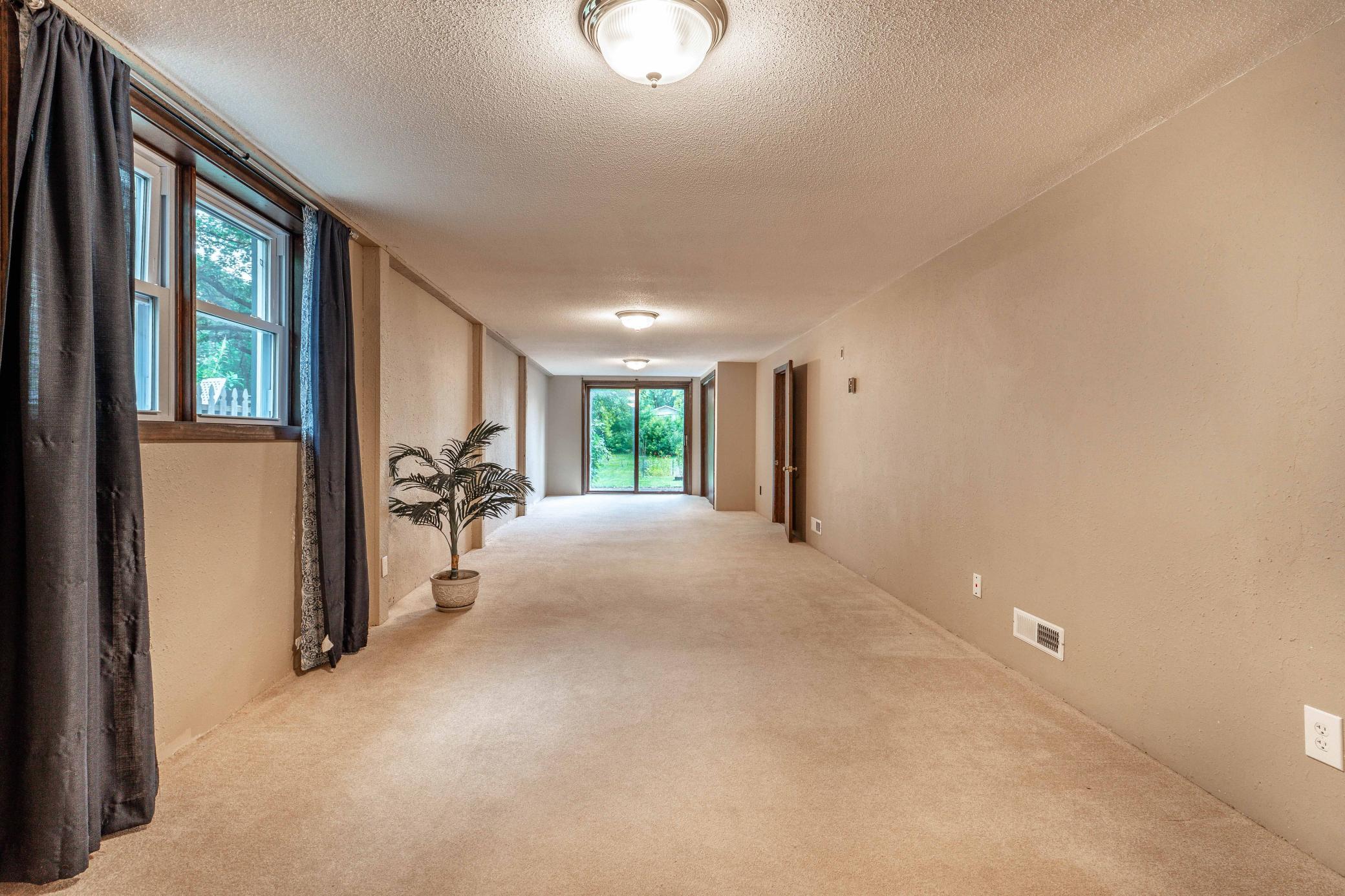 1970 single family home for sale at 717 W Beech Avenue in Fergus Falls, MN — 4 bed, 2 bath (photo 43 of 63)