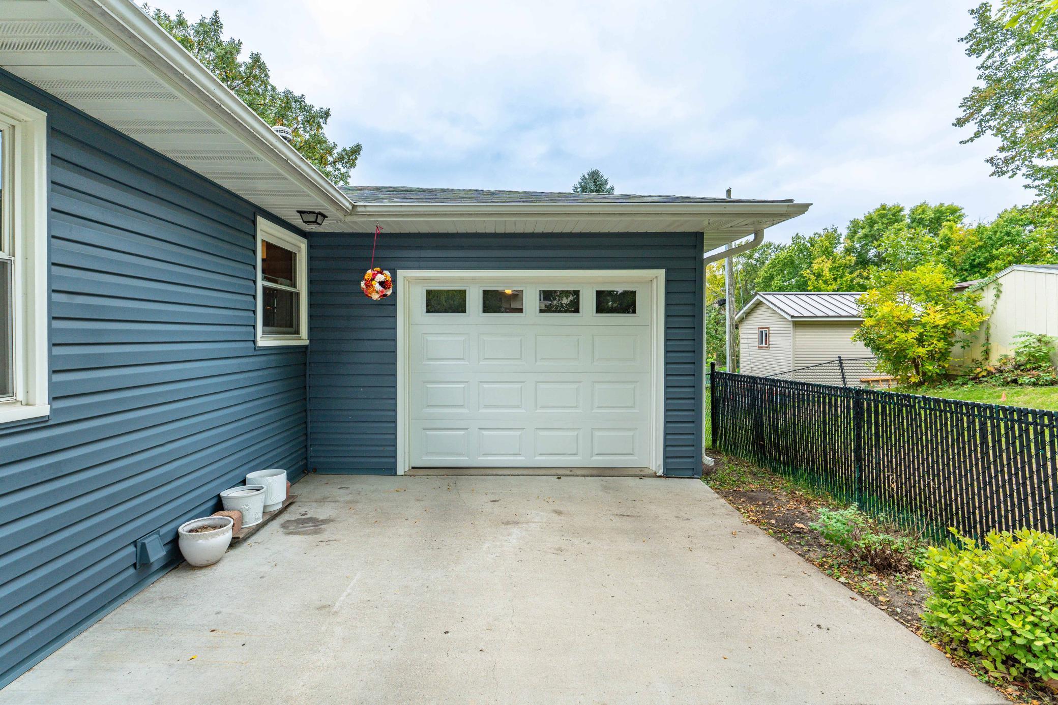 1970 single family home for sale at 717 W Beech Avenue in Fergus Falls, MN — 4 bed, 2 bath (photo 7 of 63)