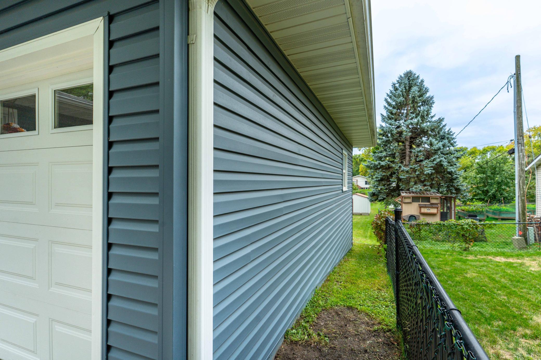 1970 single family home for sale at 717 W Beech Avenue in Fergus Falls, MN — 4 bed, 2 bath (photo 8 of 63)