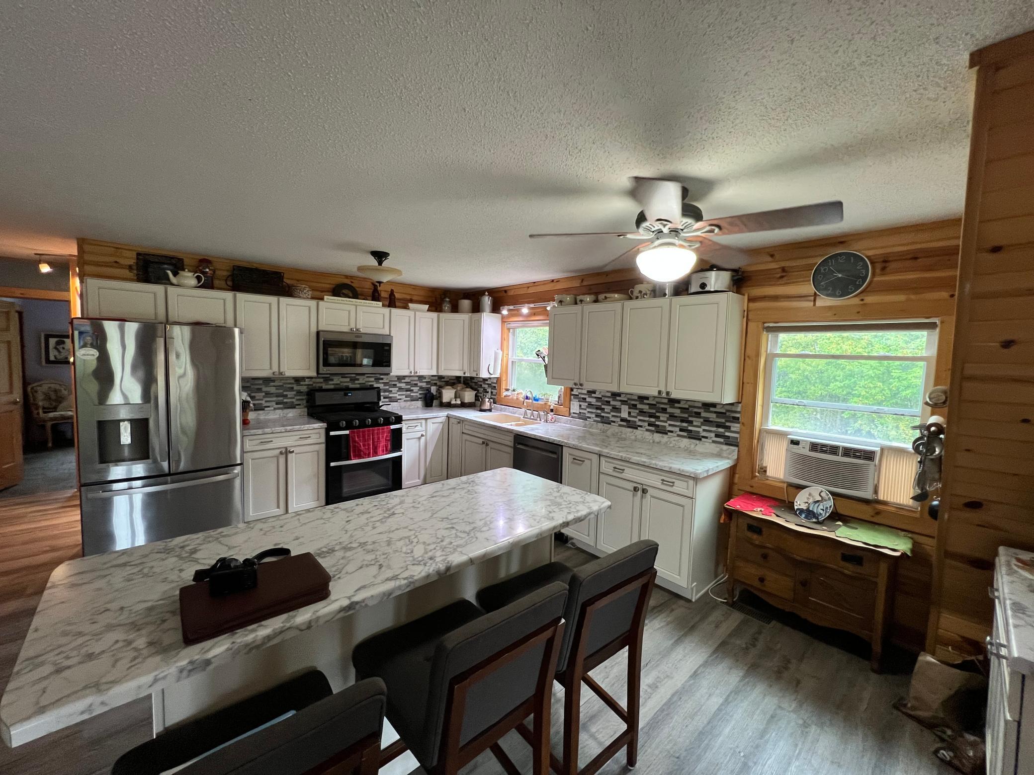 1979 single family home for sale at 1629 4th Street NW in Baudette, MN — 4 bed, 3 bath (photo 13 of 36)