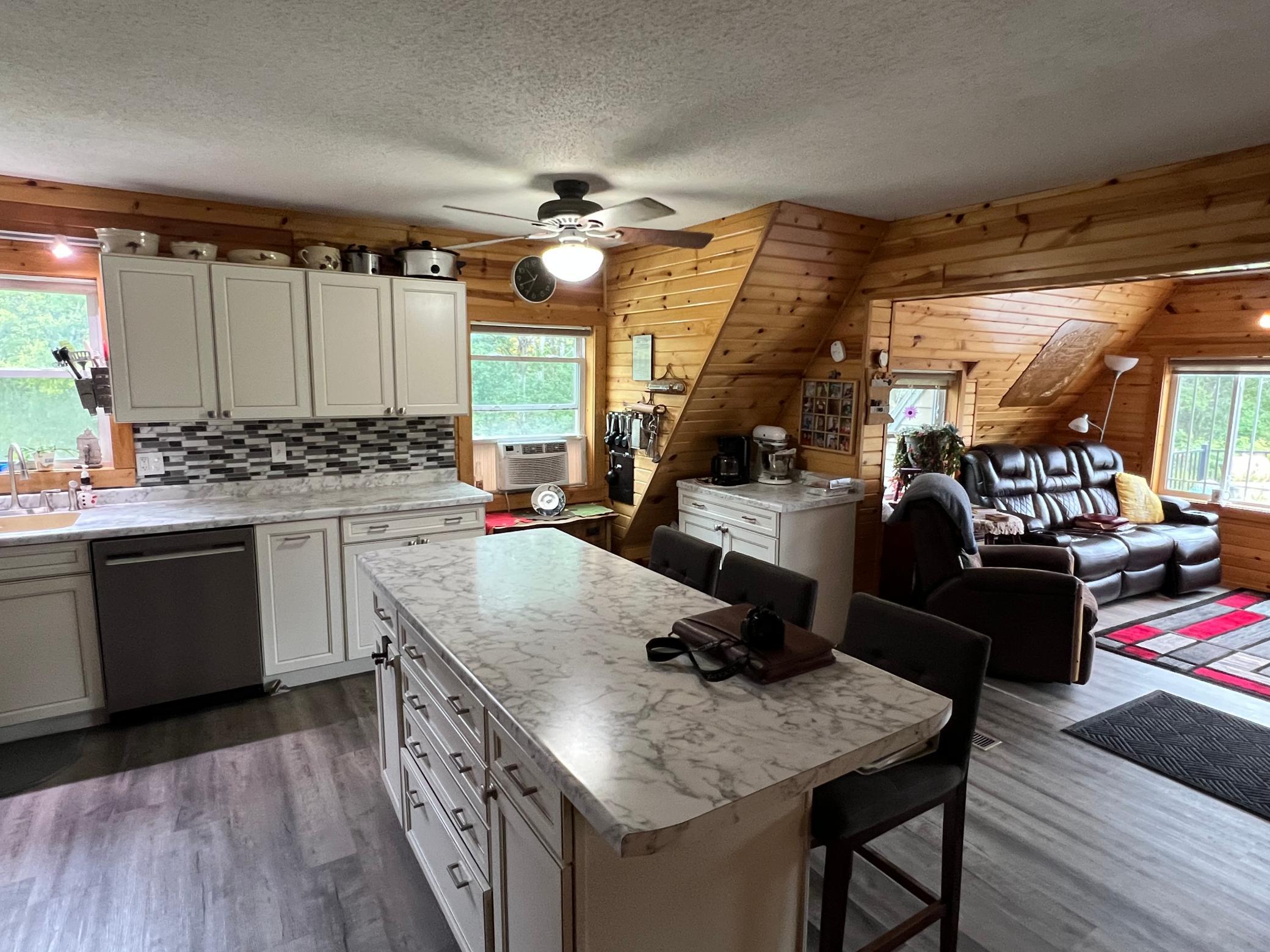 1979 single family home for sale at 1629 4th Street NW in Baudette, MN — 4 bed, 3 bath (photo 14 of 36)