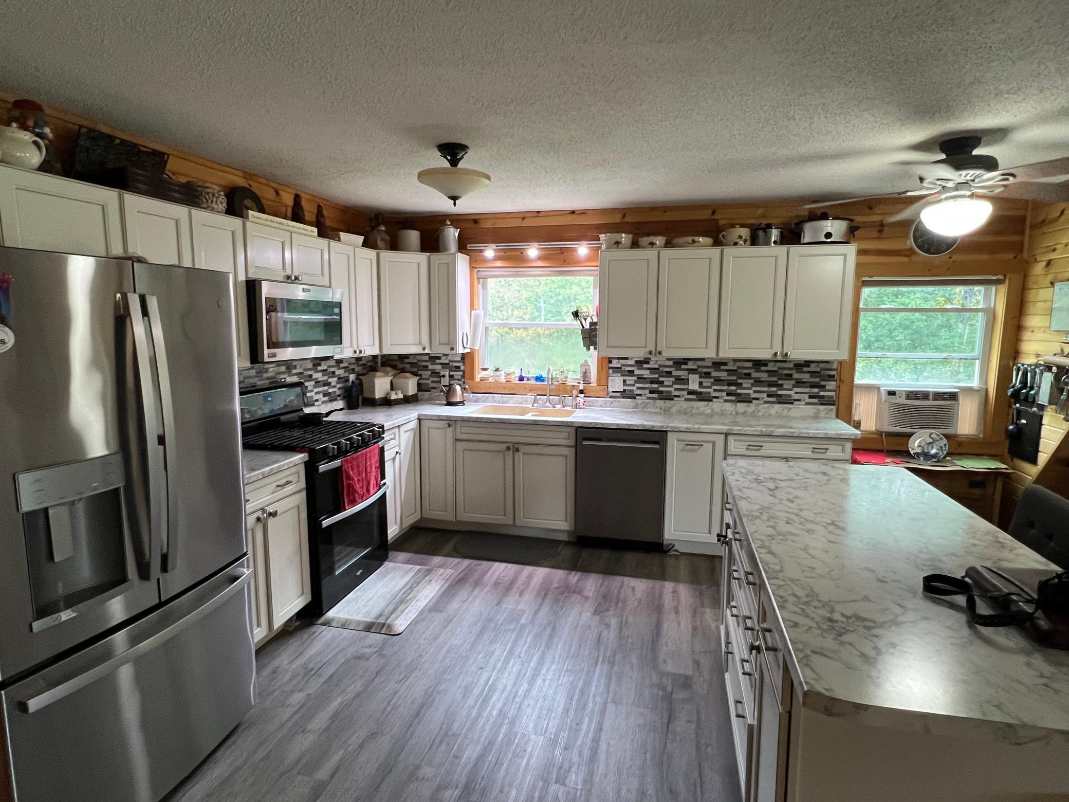 1979 single family home for sale at 1629 4th Street NW in Baudette, MN — 4 bed, 3 bath (photo 15 of 36)