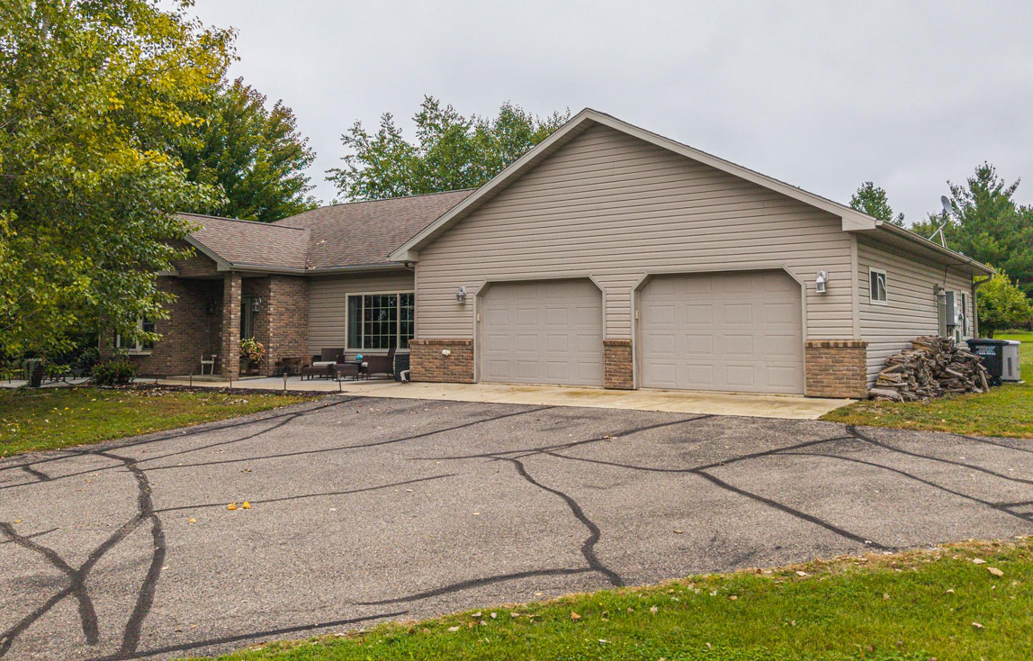 2002 single family home for sale at 12980 Carow Circle in Frazee, MN — 4 bed, 2 bath (photo 3 of 42)