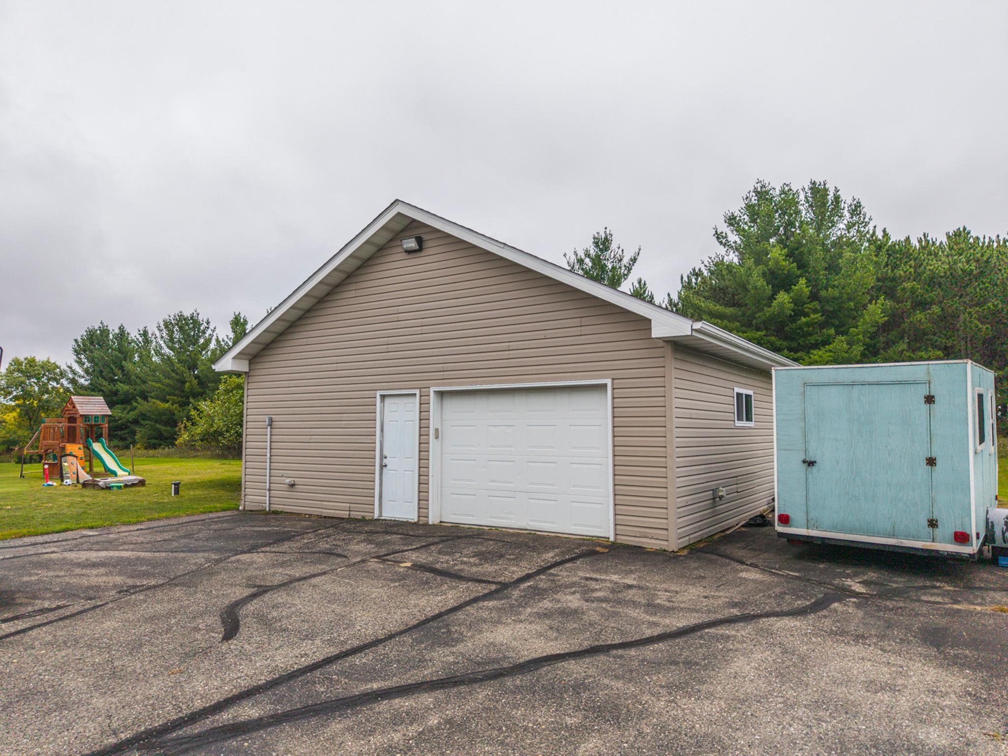2002 single family home for sale at 12980 Carow Circle in Frazee, MN — 4 bed, 2 bath (photo 21 of 42)
