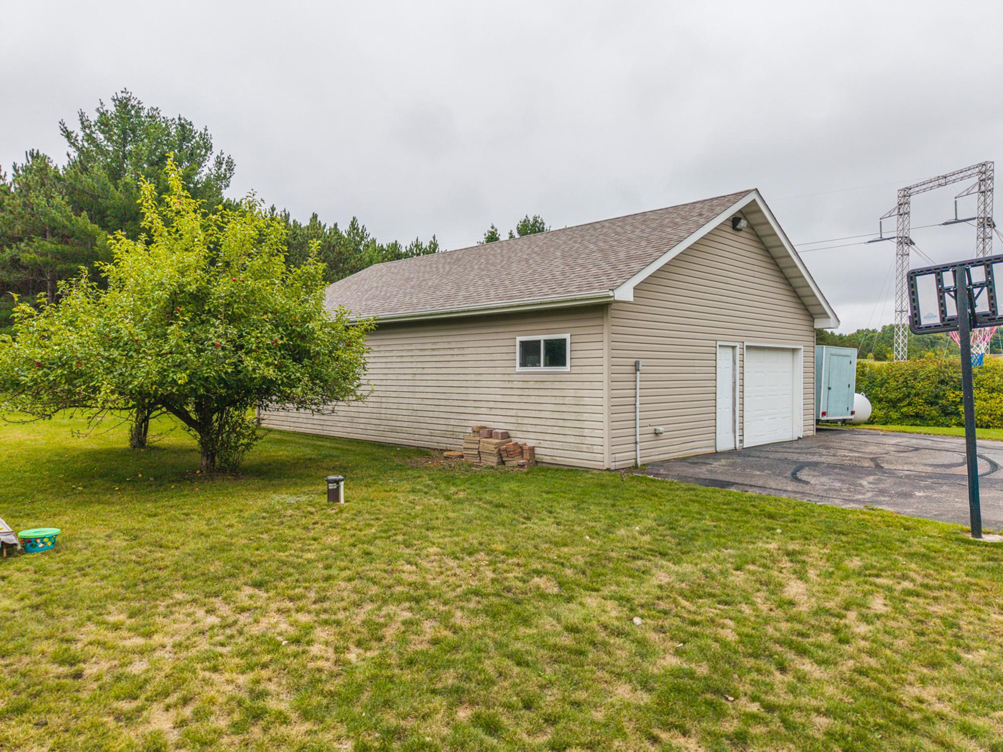 2002 single family home for sale at 12980 Carow Circle in Frazee, MN — 4 bed, 2 bath (photo 27 of 42)