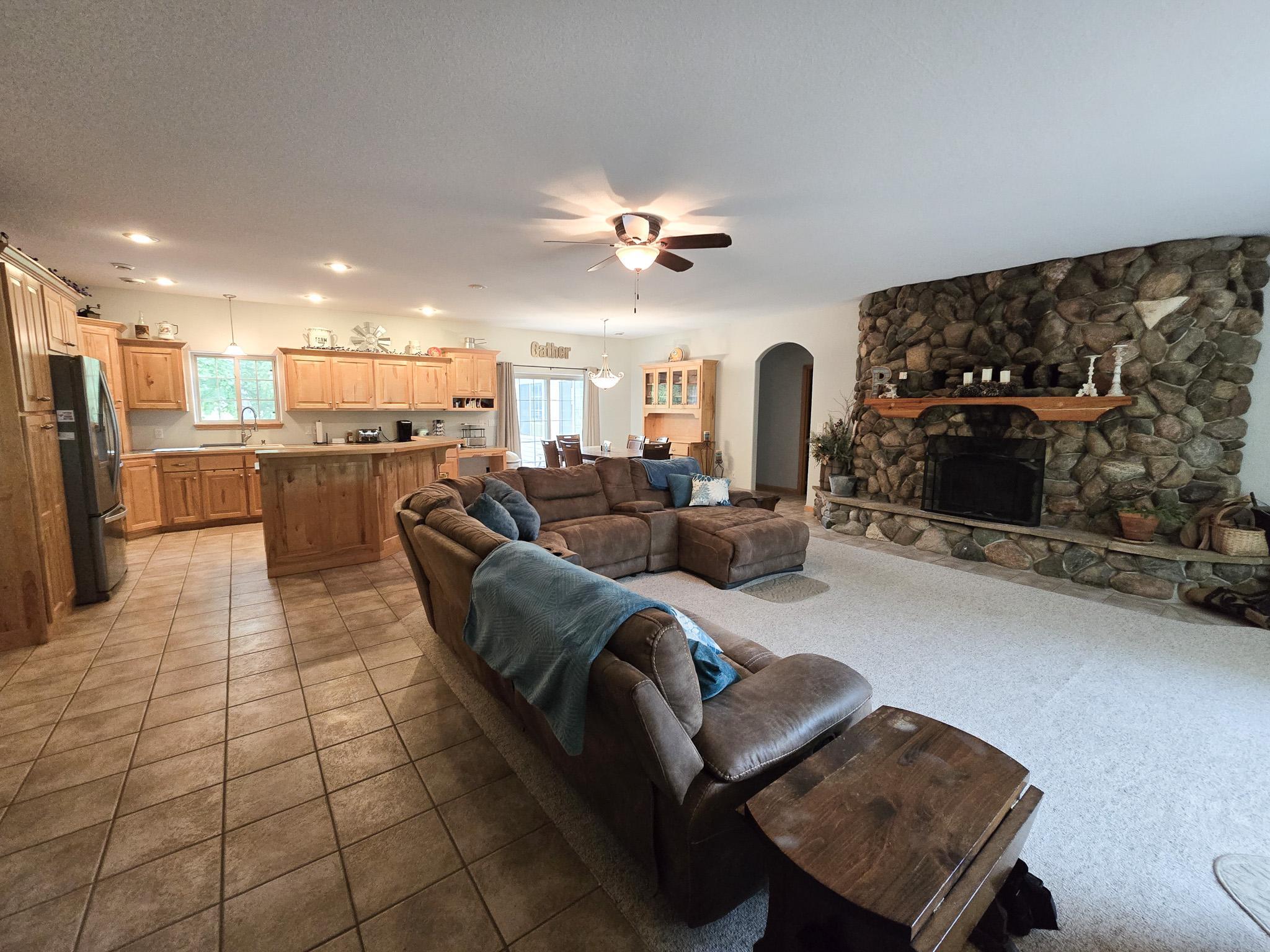 2002 single family home for sale at 12980 Carow Circle in Frazee, MN — 4 bed, 2 bath (photo 4 of 42)