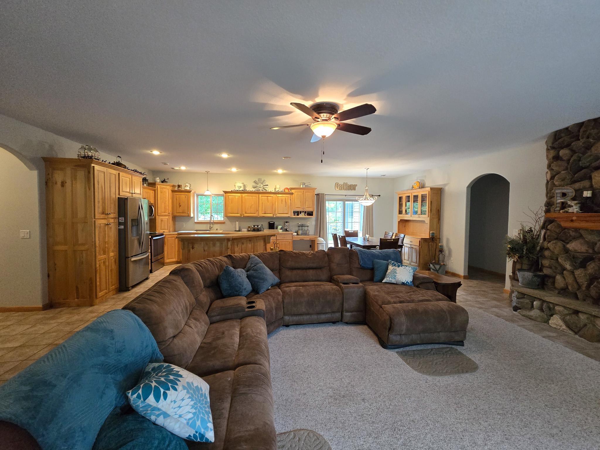 2002 single family home for sale at 12980 Carow Circle in Frazee, MN — 4 bed, 2 bath (photo 5 of 42)