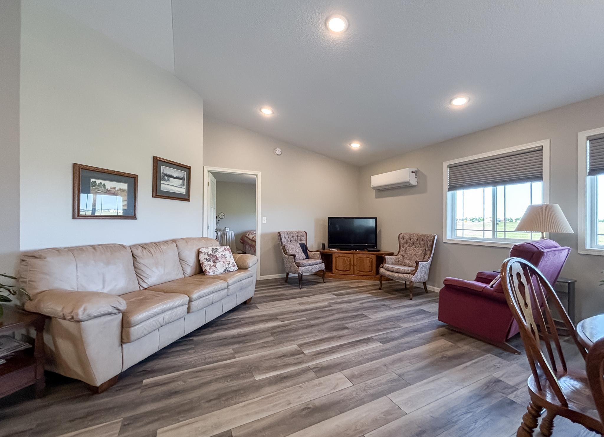 2022 townhouse for sale at 1615 30th Street NW, Unit 17 in Bemidji, MN — 2 bed, 2 bath (photo 6 of 24)