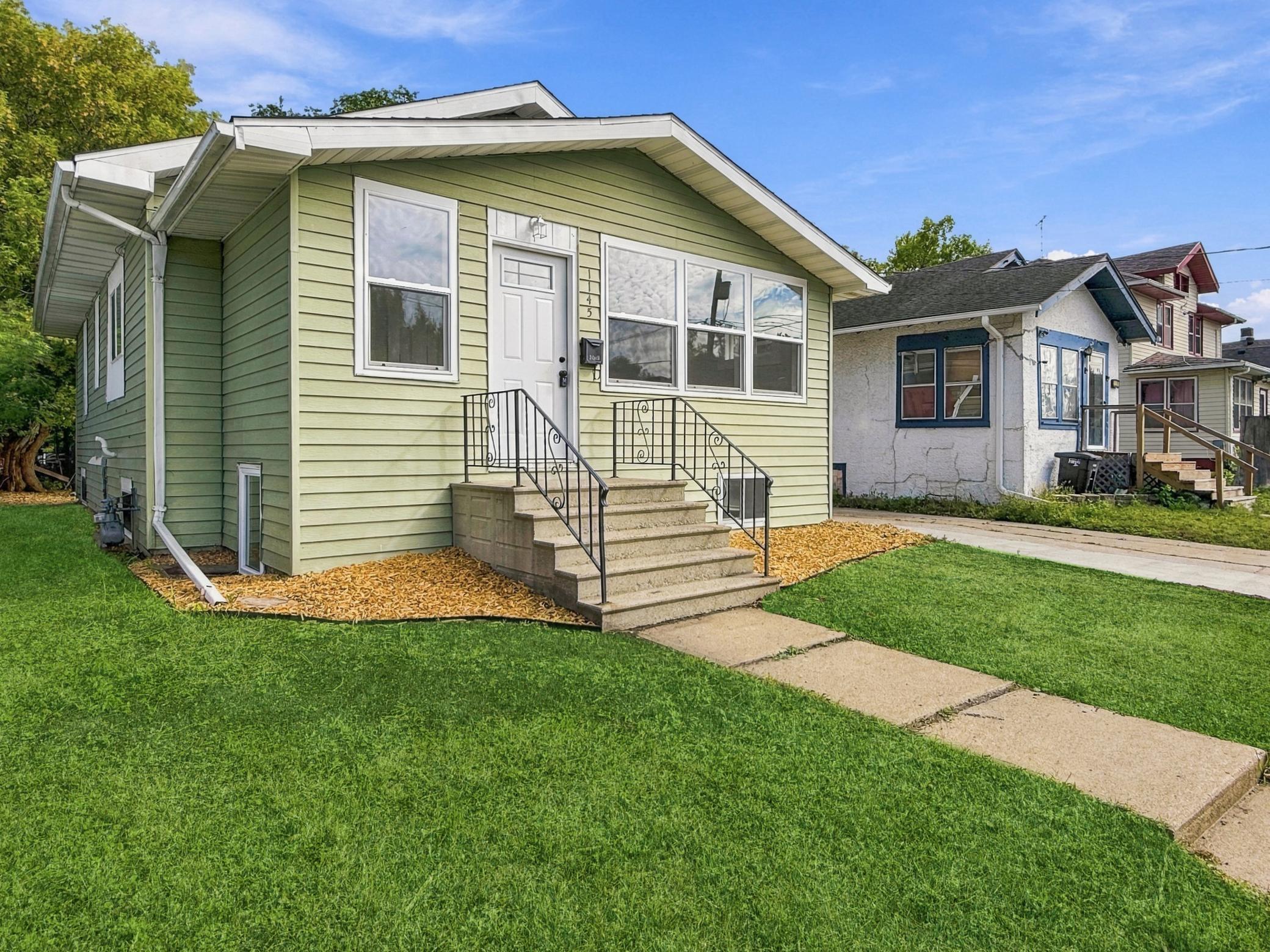 1920 single family home for sale at 1145 9th Street N in Fargo, ND — 4 bed, 2 bath (photo 3 of 33)