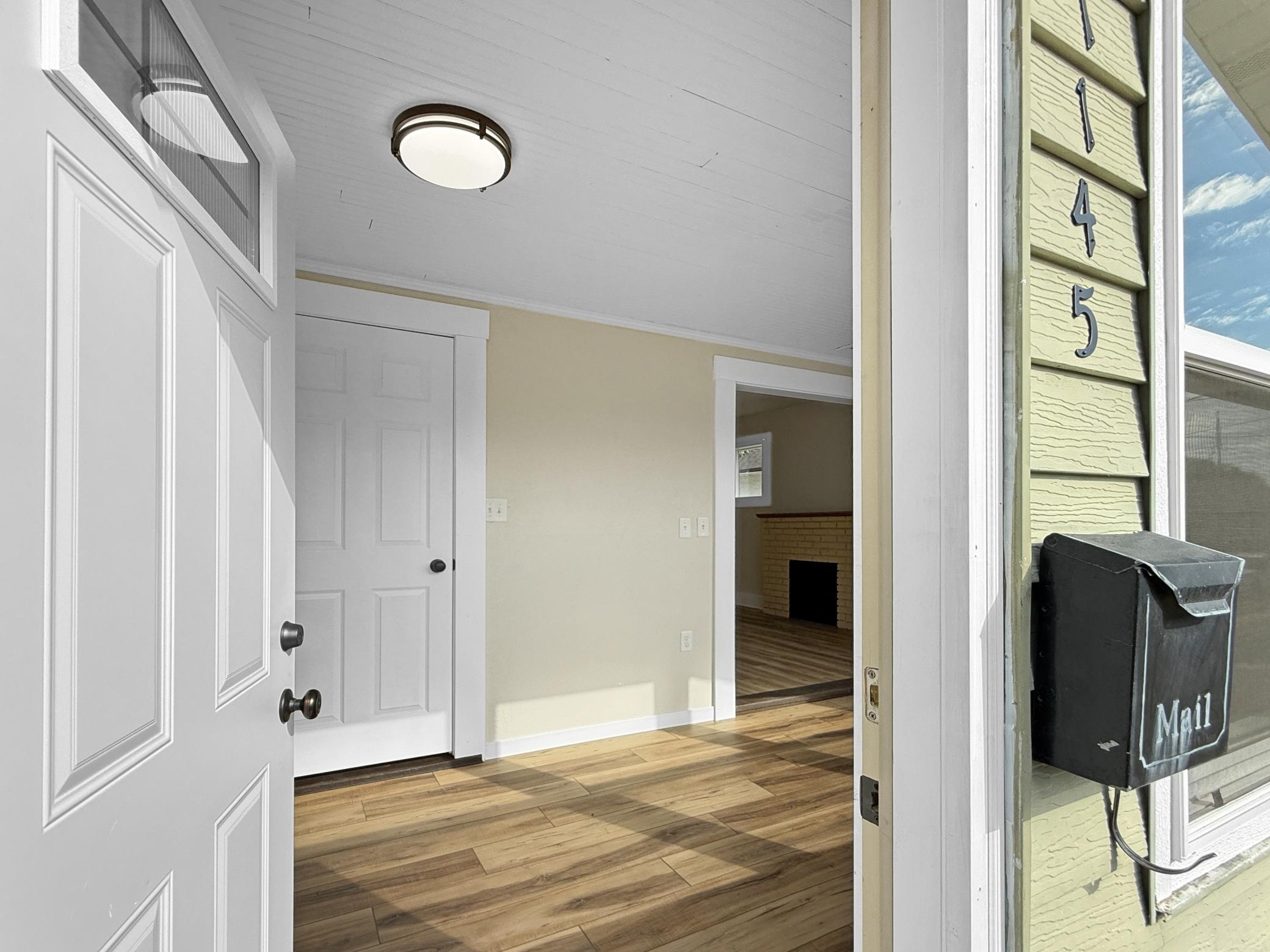 1920 single family home for sale at 1145 9th Street N in Fargo, ND — 4 bed, 2 bath (photo 4 of 33)