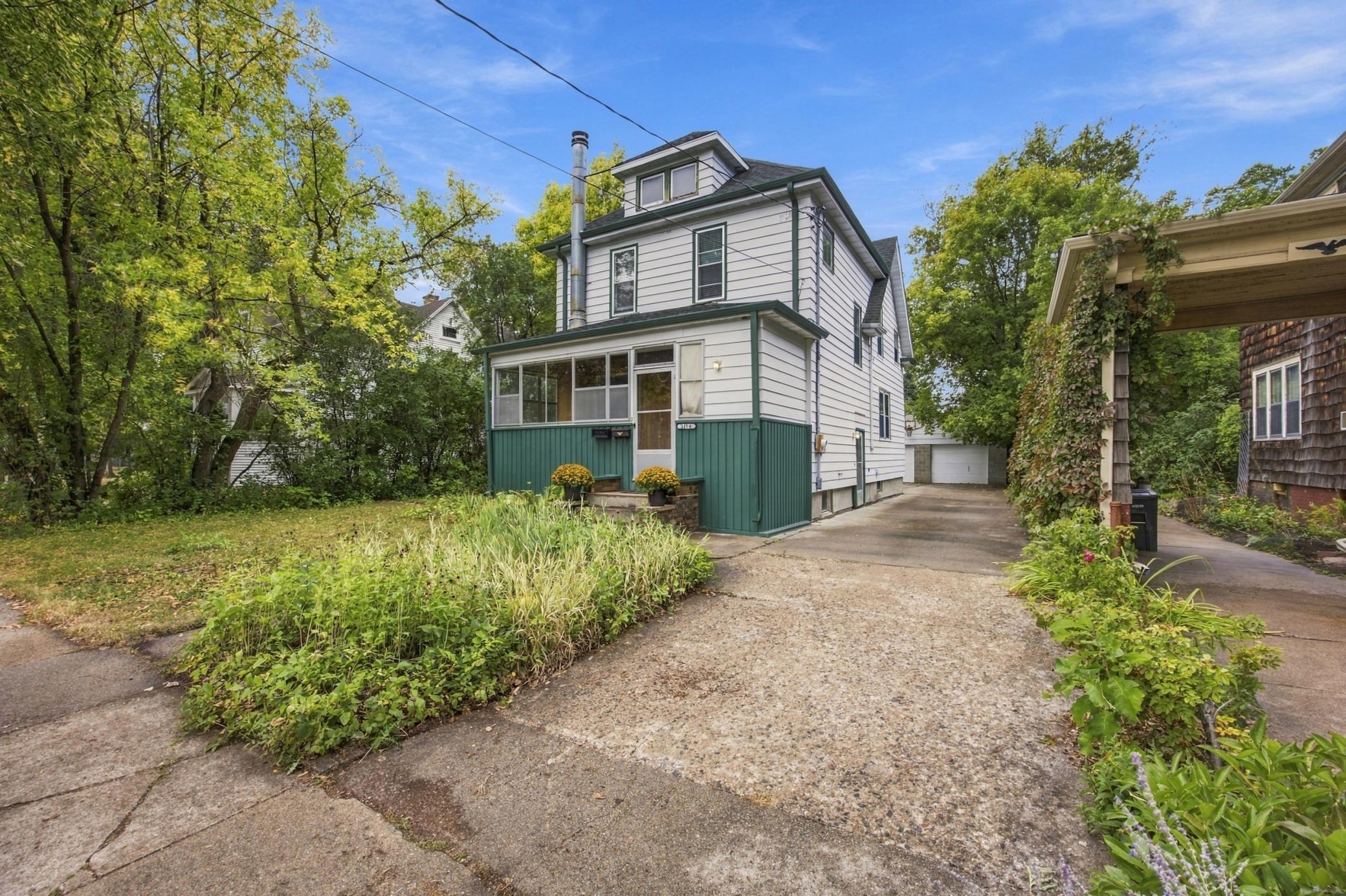 1916 single family home for sale at 1104 7th Street N in Fargo, ND — 4 bed, 3 bath (photo 2 of 46)