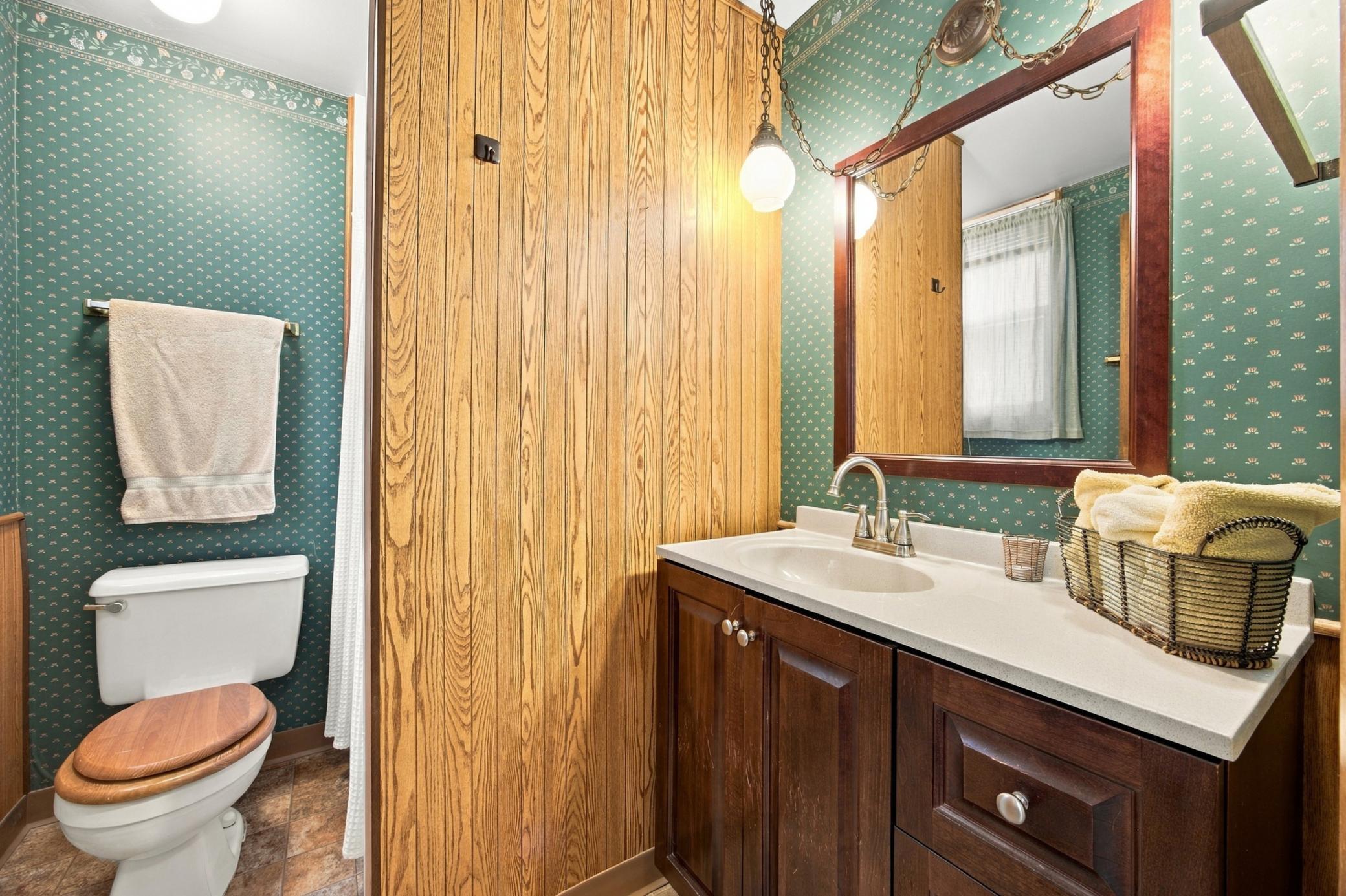 1916 single family home for sale at 1104 7th Street N in Fargo, ND — 4 bed, 3 bath (photo 21 of 46)