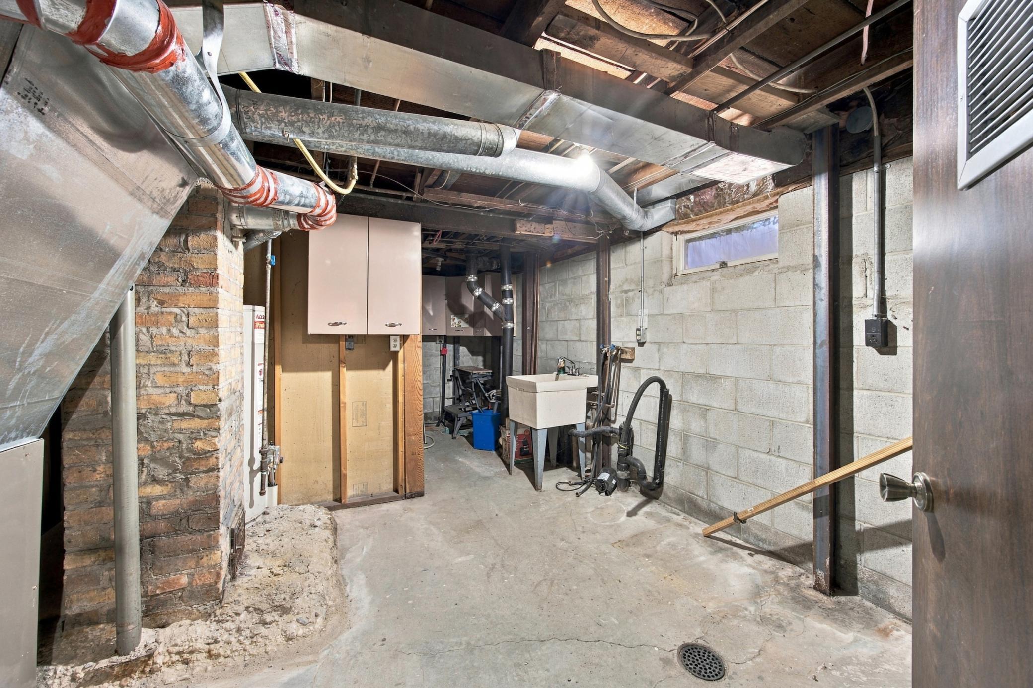 1916 single family home for sale at 1104 7th Street N in Fargo, ND — 4 bed, 3 bath (photo 22 of 46)